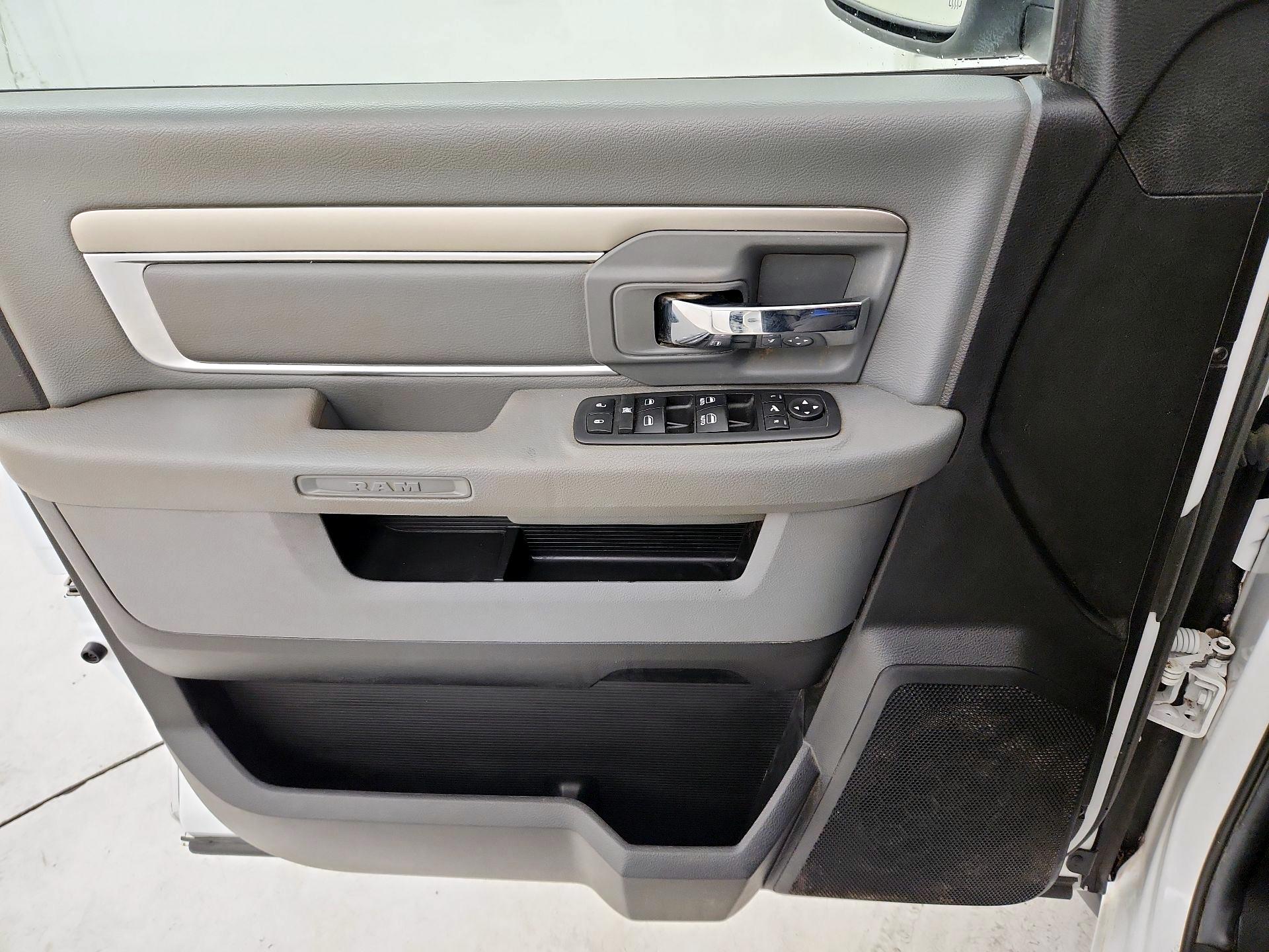 Thumbnail: 2019 RAM 1500 Classic - 12