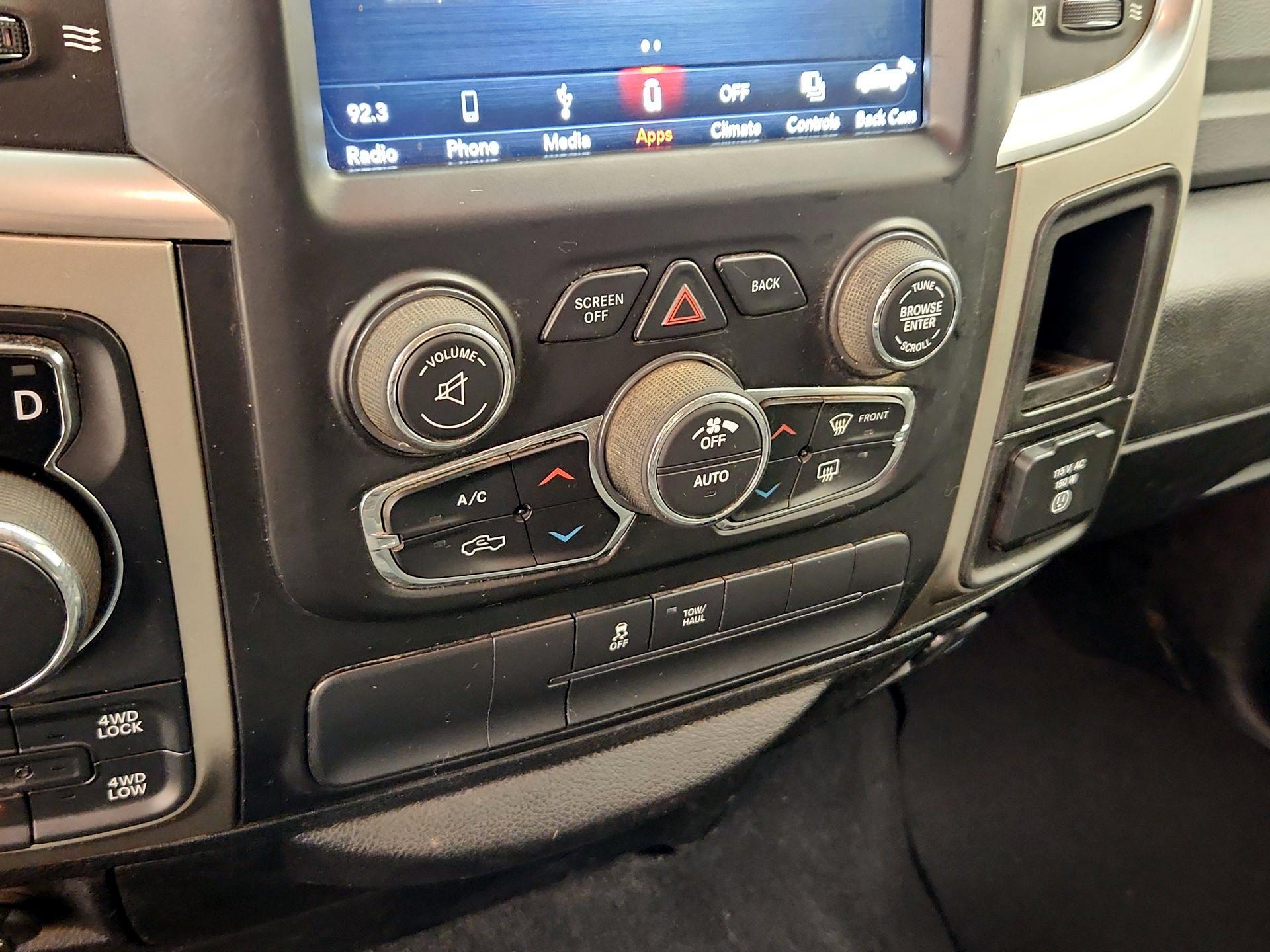 Thumbnail: 2019 RAM 1500 Classic - 16