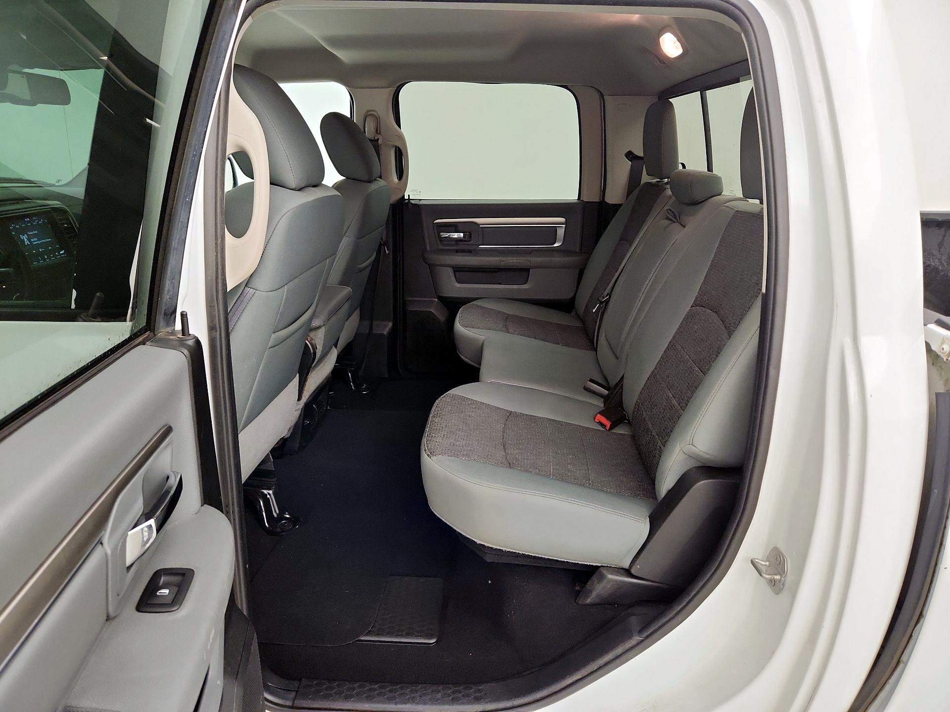 Thumbnail: 2019 RAM 1500 Classic - 19