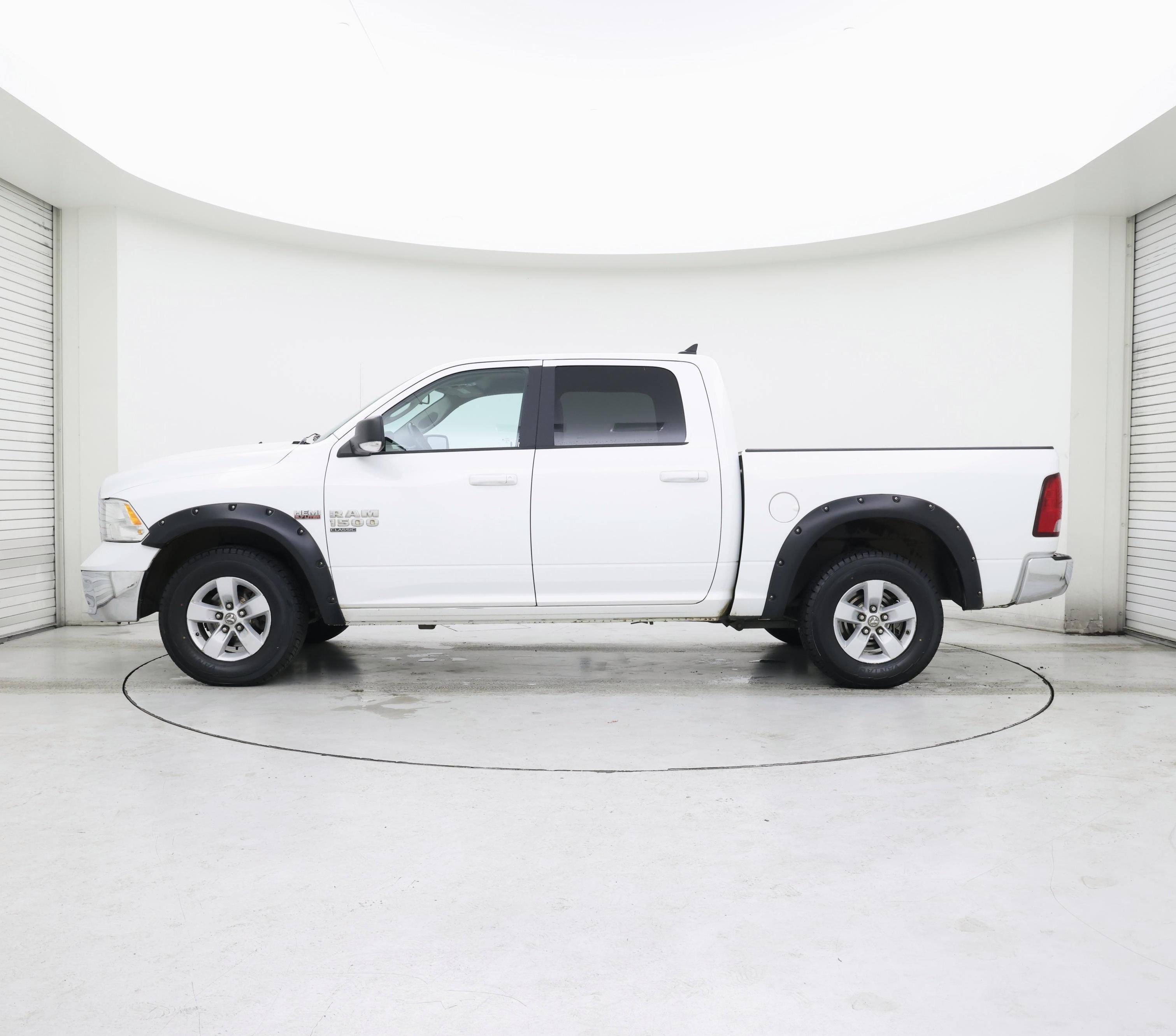 Thumbnail: 2019 RAM 1500 Classic - 3