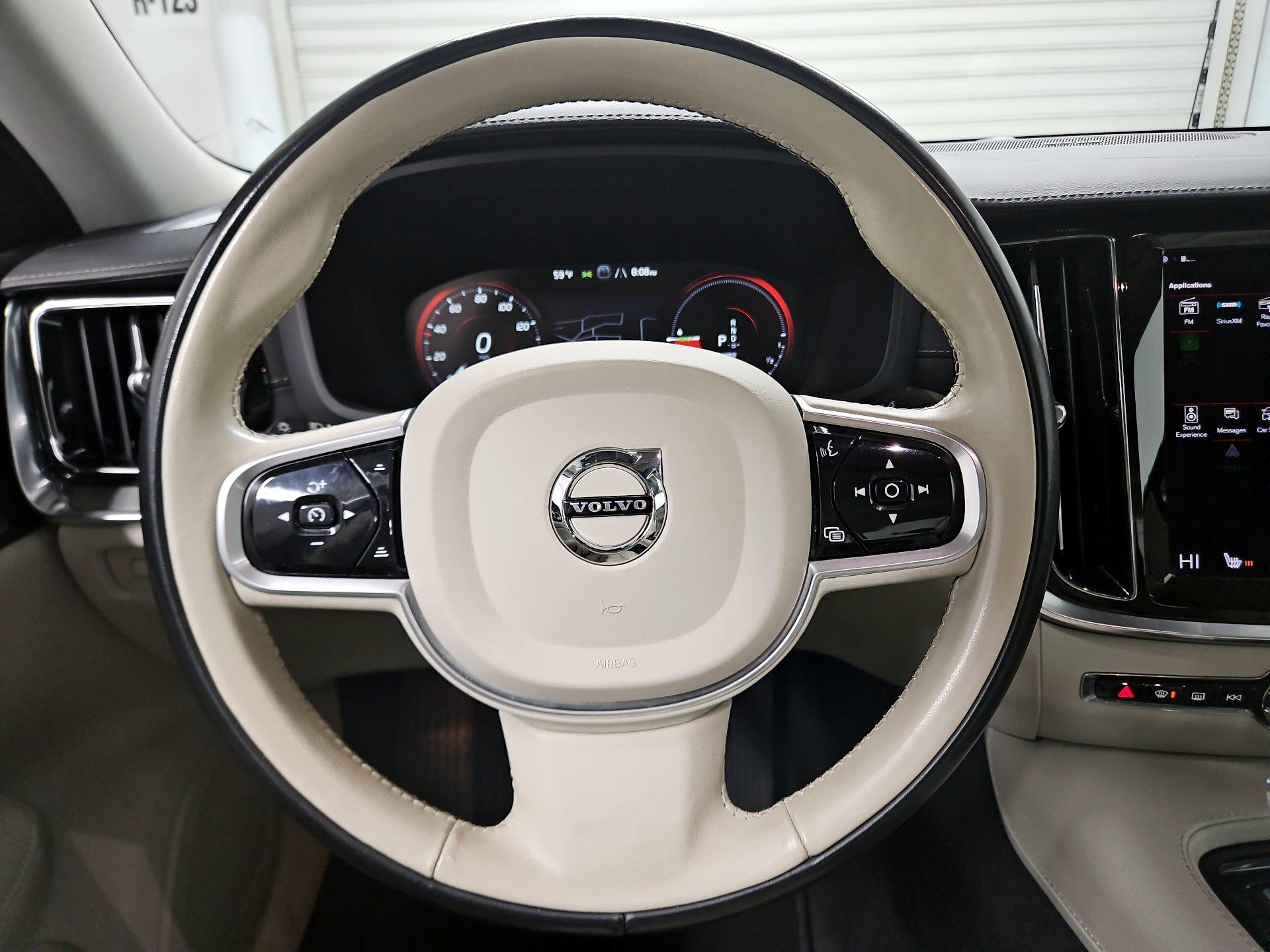 Thumbnail: 2022 Volvo S60 - 10