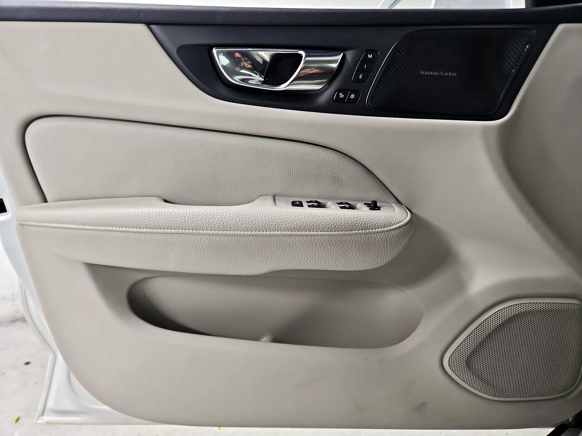 Thumbnail: 2022 Volvo S60 - 12