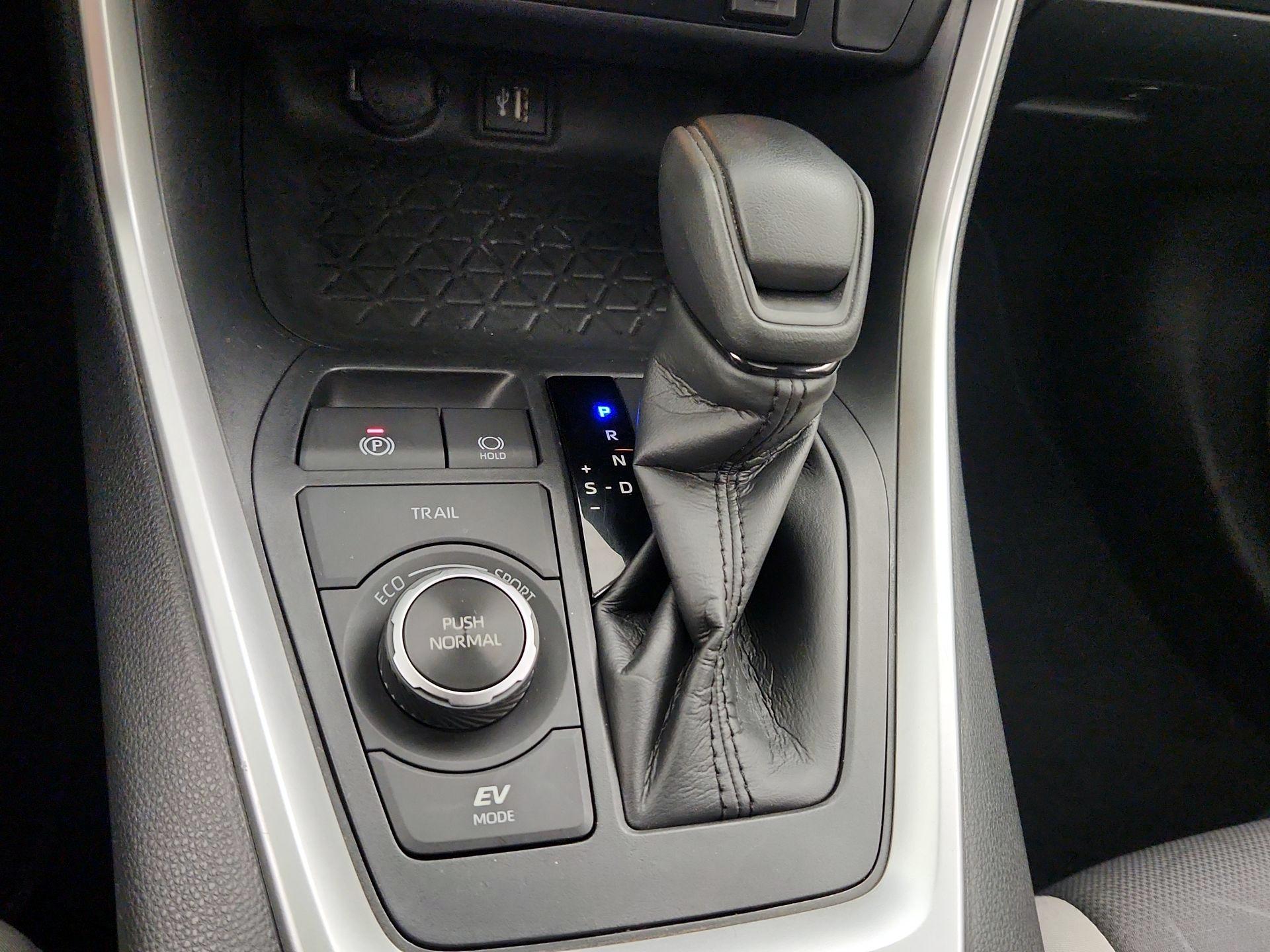 Thumbnail: 2023 Toyota RAV4 - 17