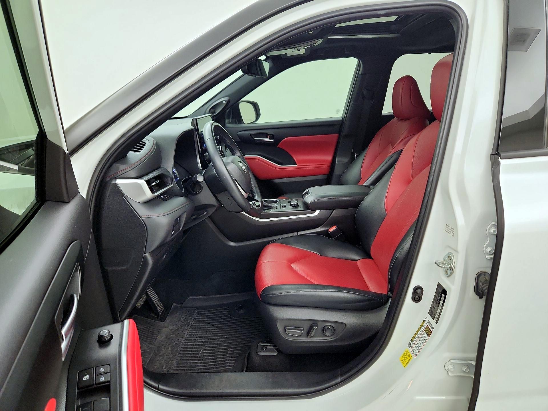 Thumbnail: 2023 Toyota Highlander - 11