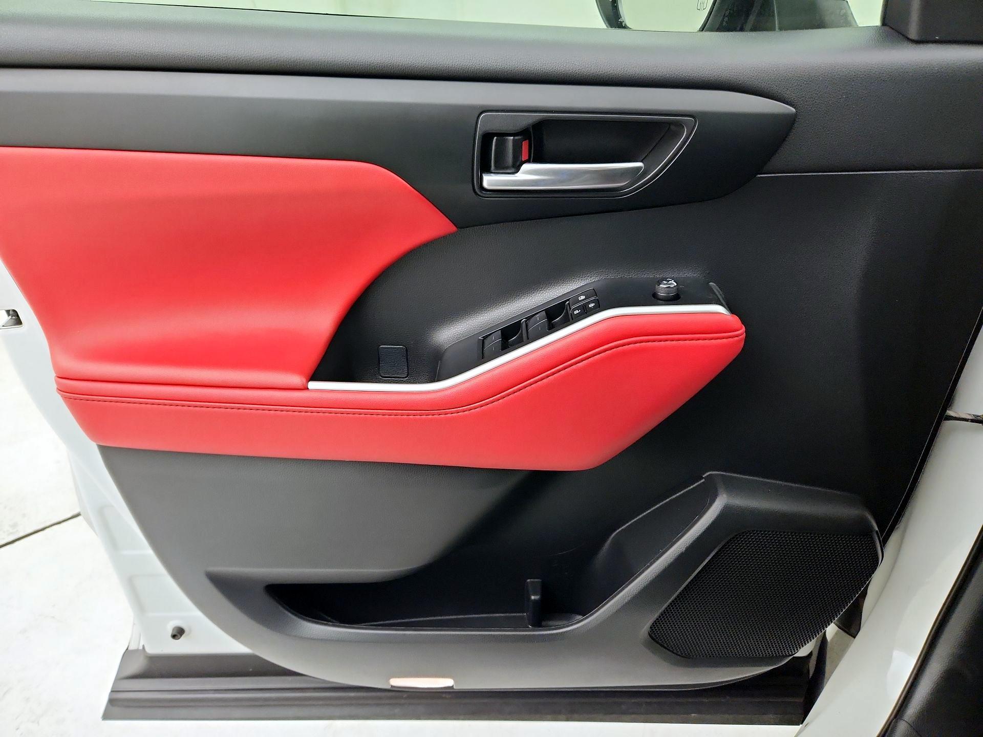 Thumbnail: 2023 Toyota Highlander - 12