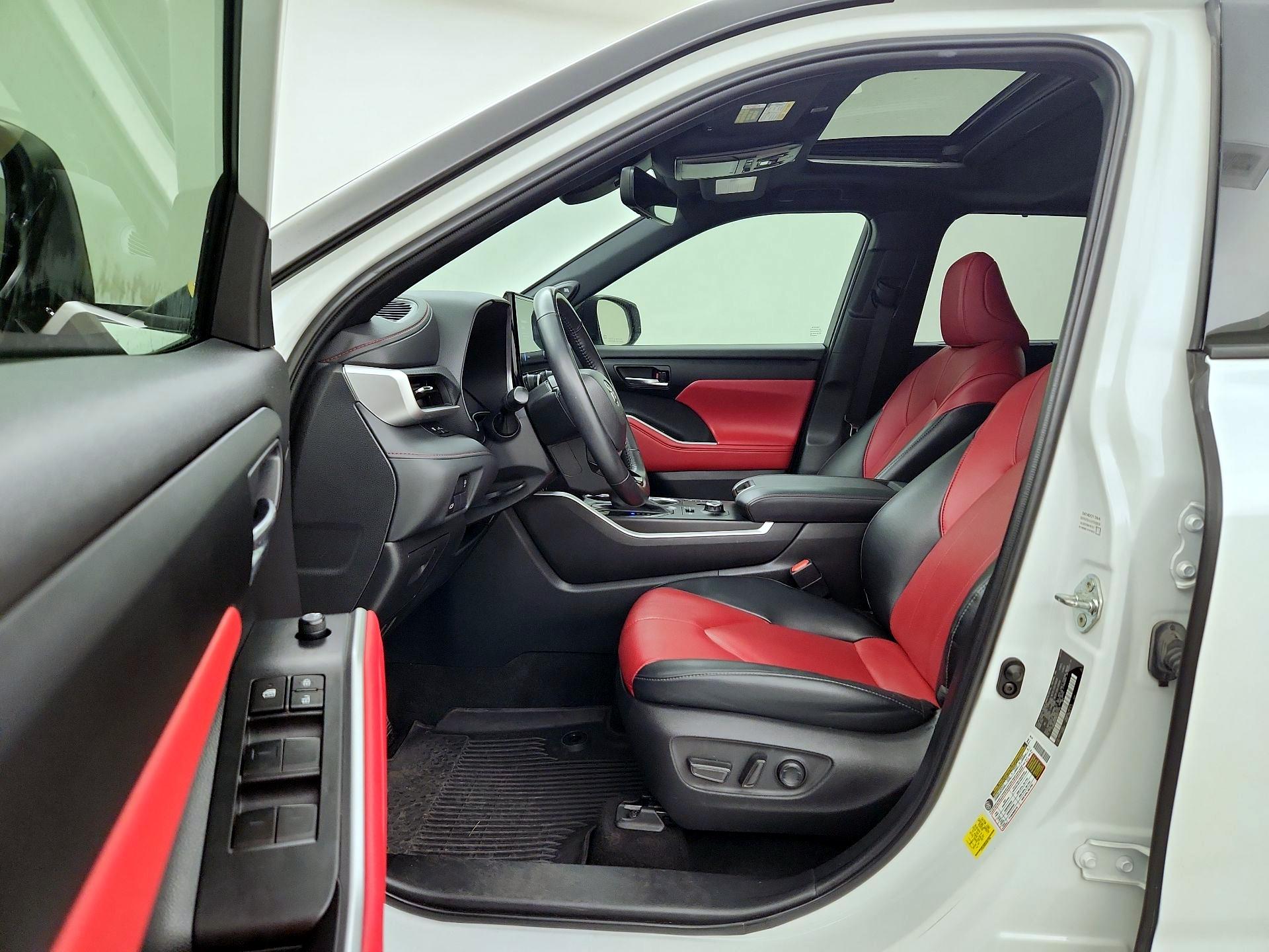 Thumbnail: 2023 Toyota Highlander - 19