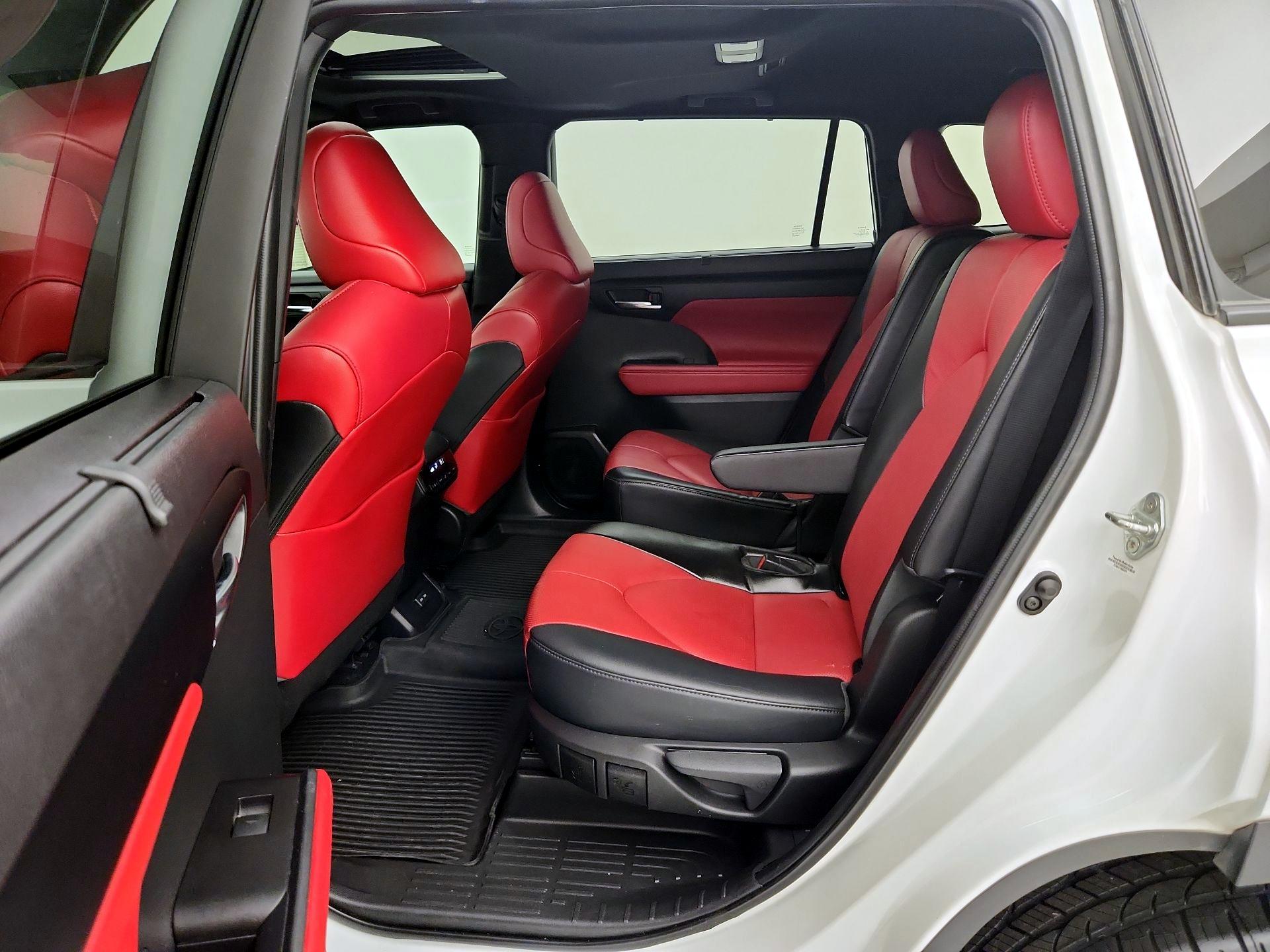 Thumbnail: 2023 Toyota Highlander - 20