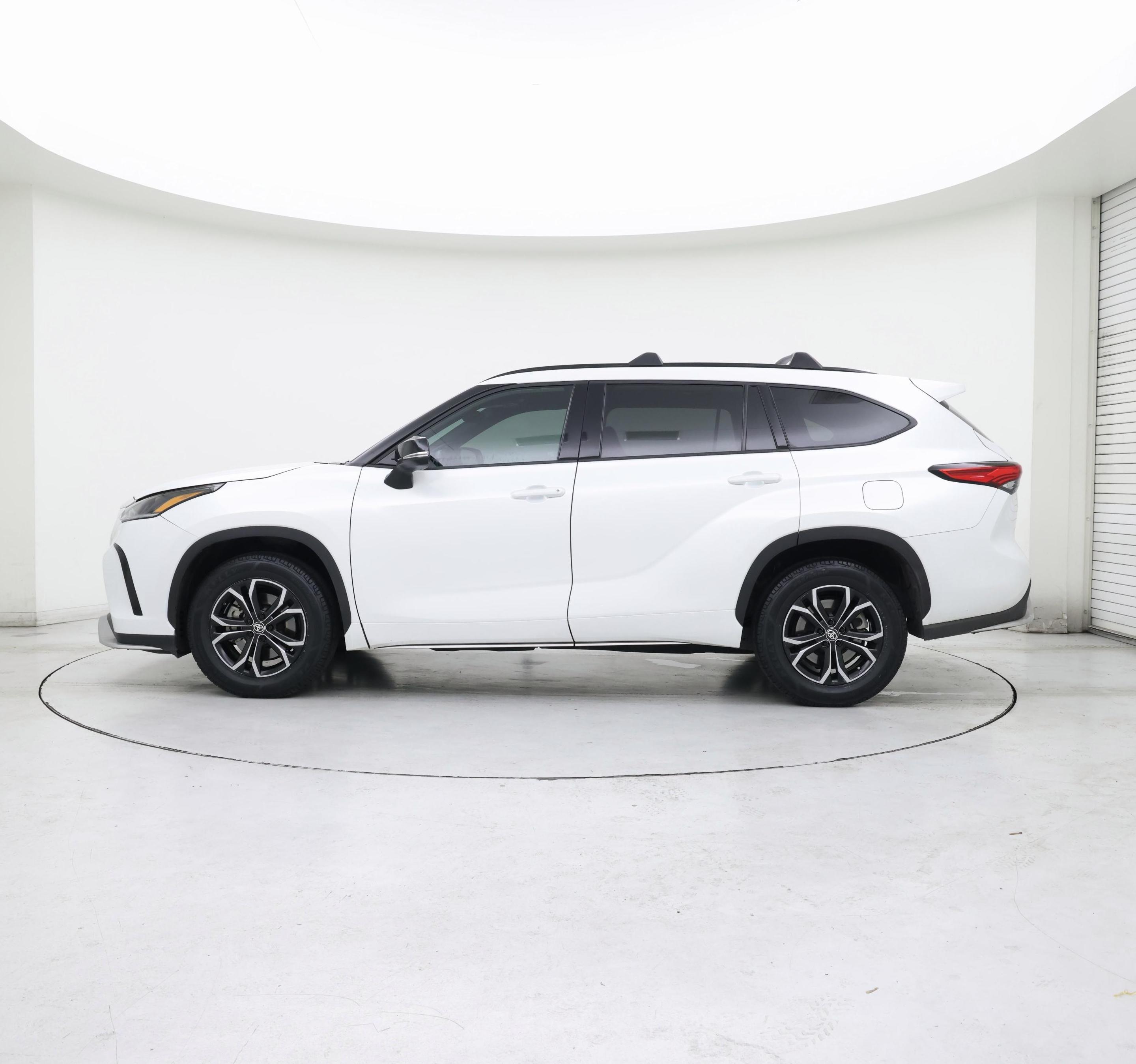 Thumbnail: 2023 Toyota Highlander - 3