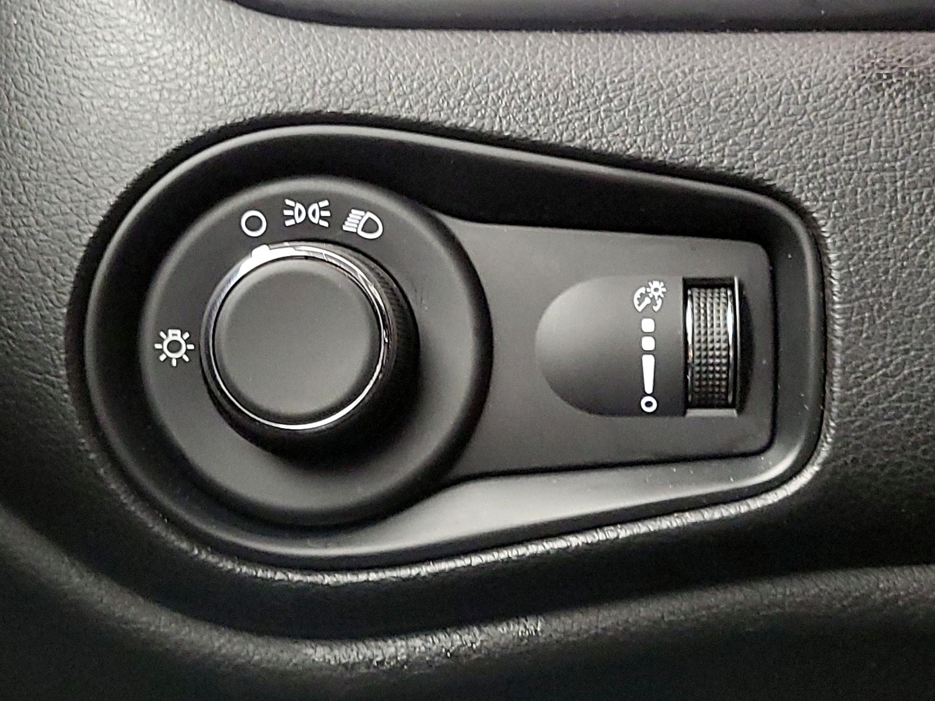 Thumbnail: 2021 Jeep Renegade - 13