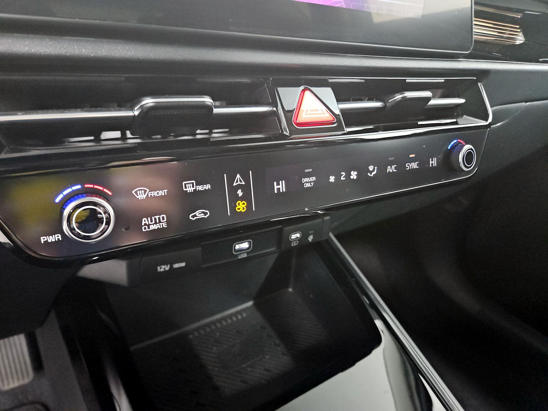 Thumbnail: 2023 Kia Niro - 17