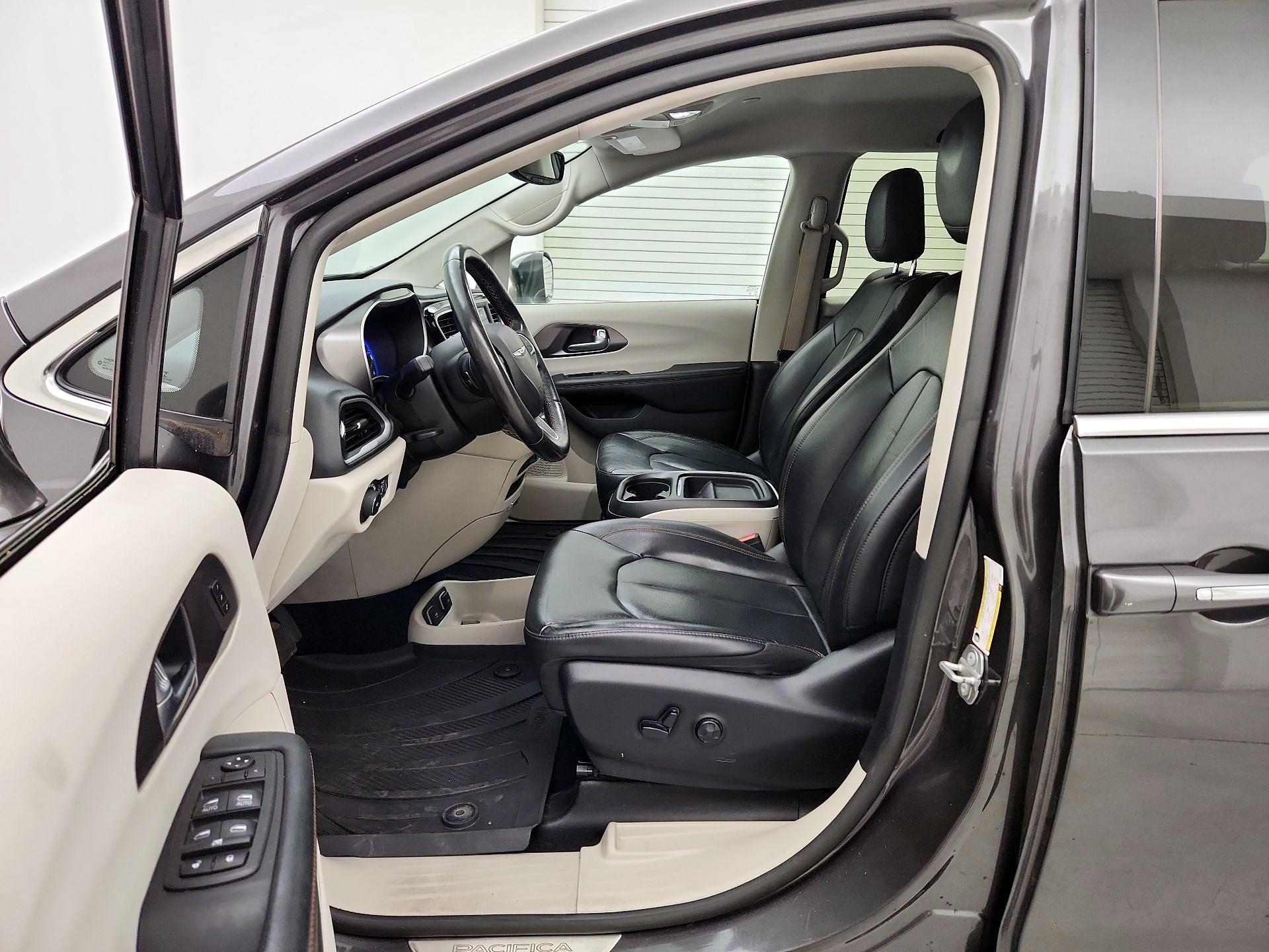 Thumbnail: 2020 Chrysler Pacifica - 11