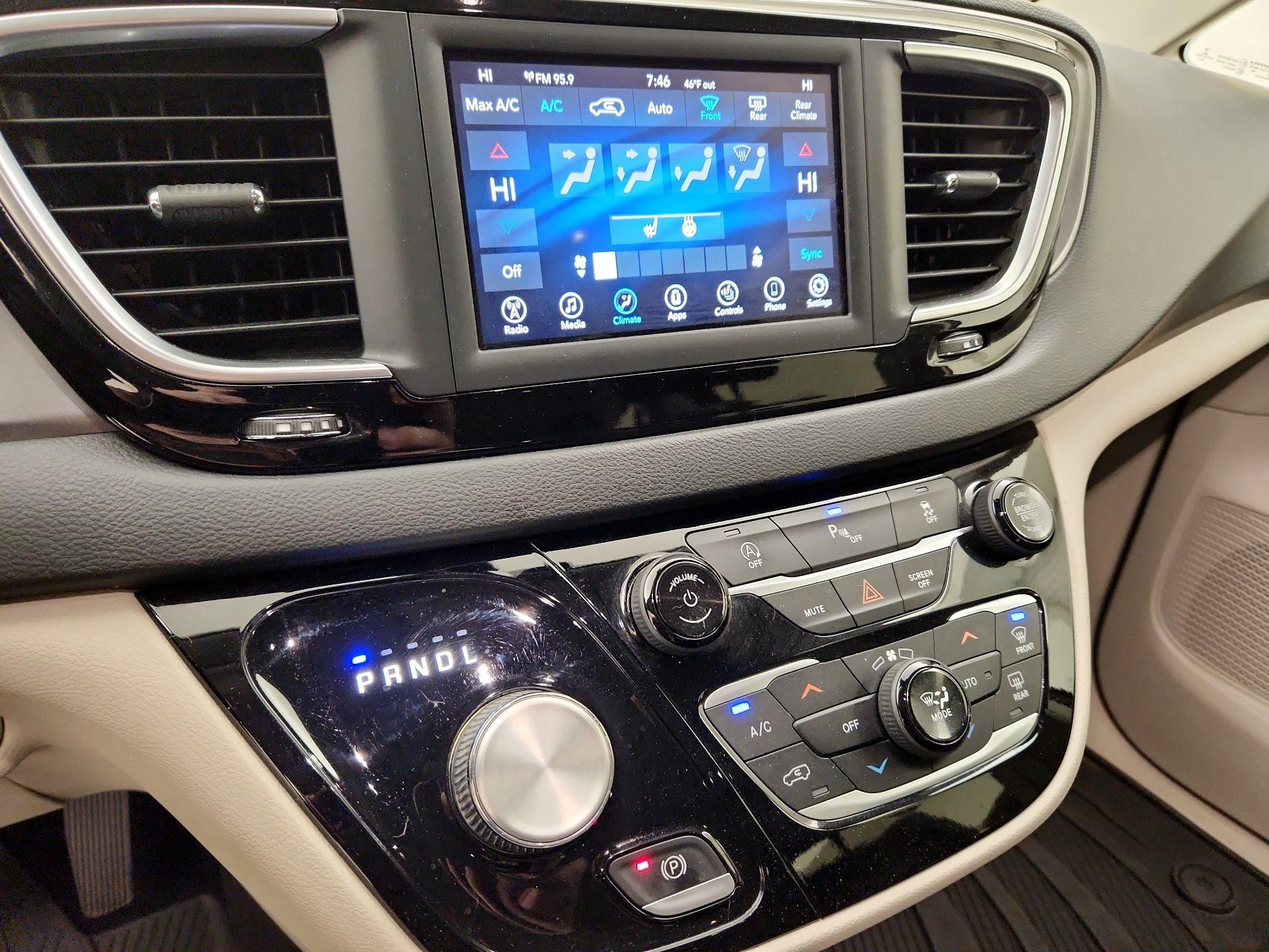 Thumbnail: 2020 Chrysler Pacifica - 16