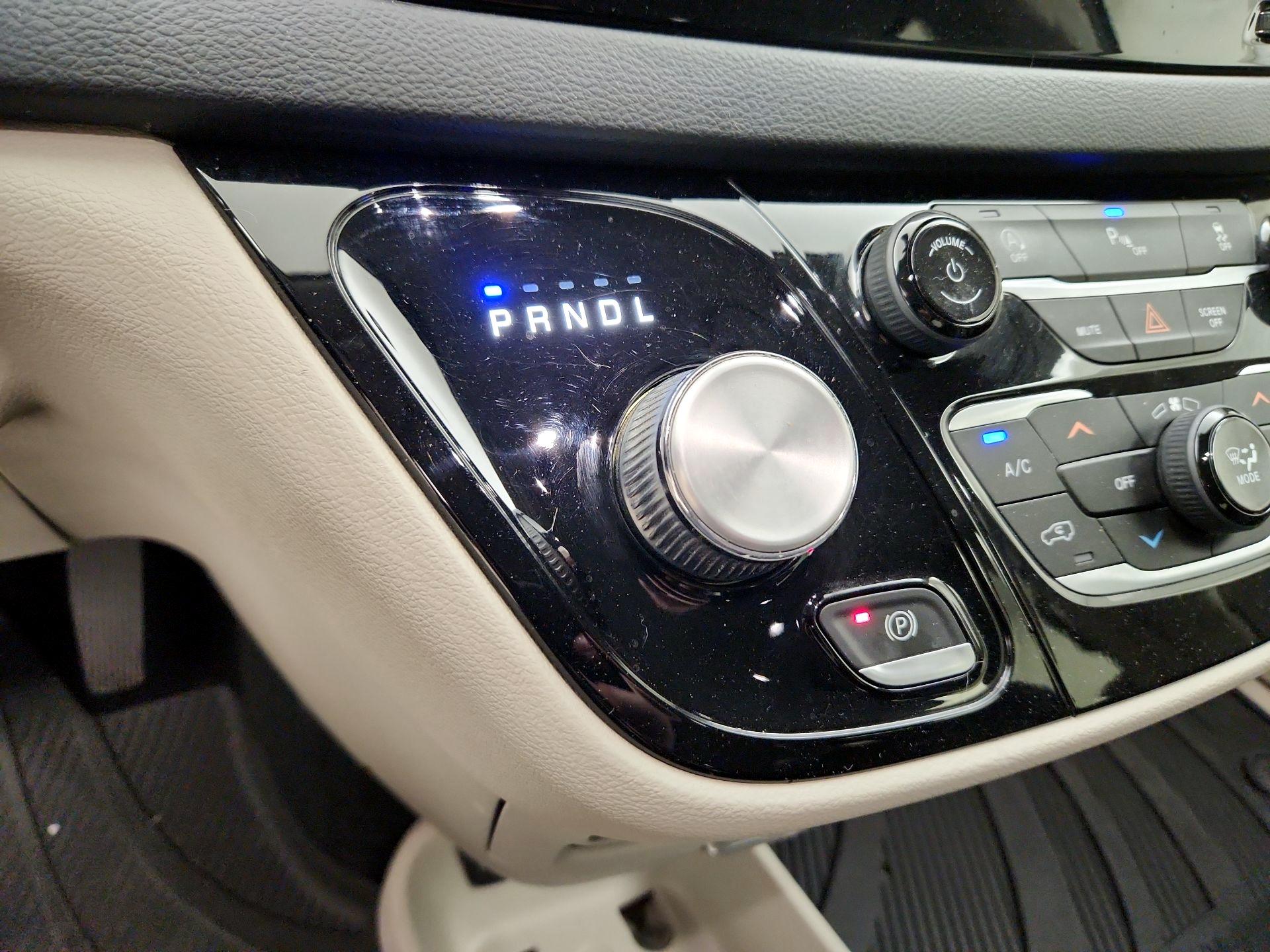 Thumbnail: 2020 Chrysler Pacifica - 17