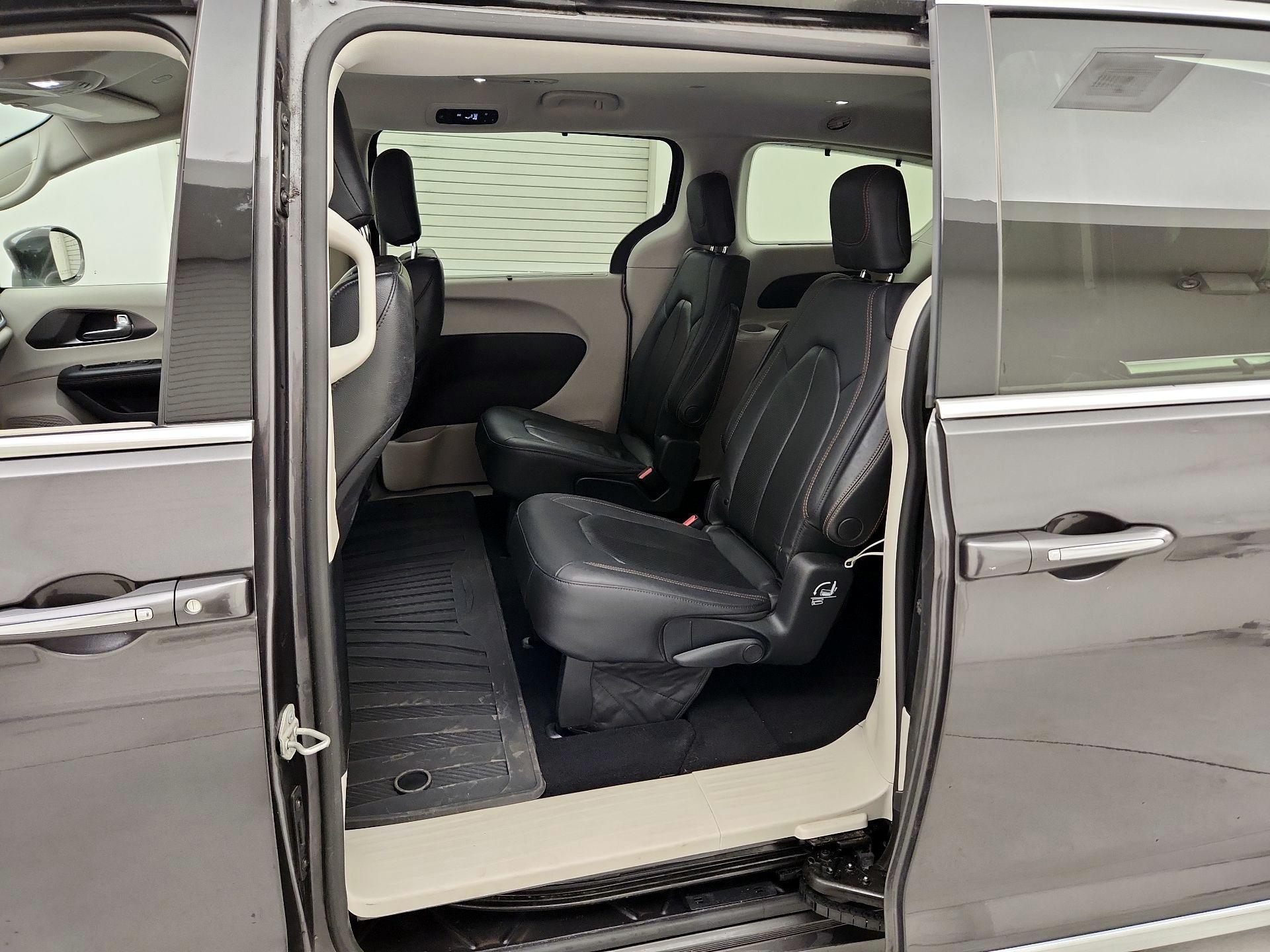 Thumbnail: 2020 Chrysler Pacifica - 19