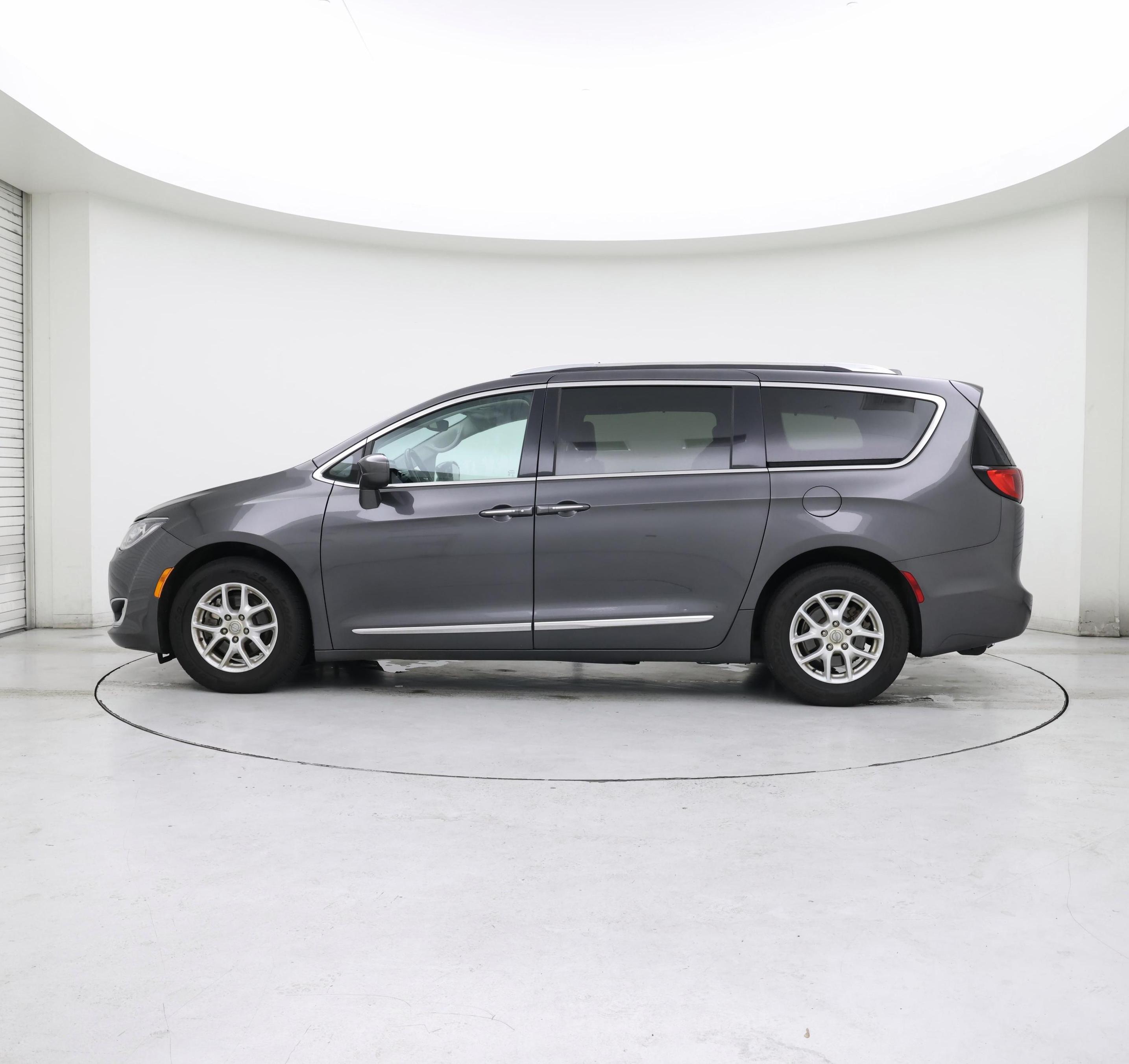 Thumbnail: 2020 Chrysler Pacifica - 3