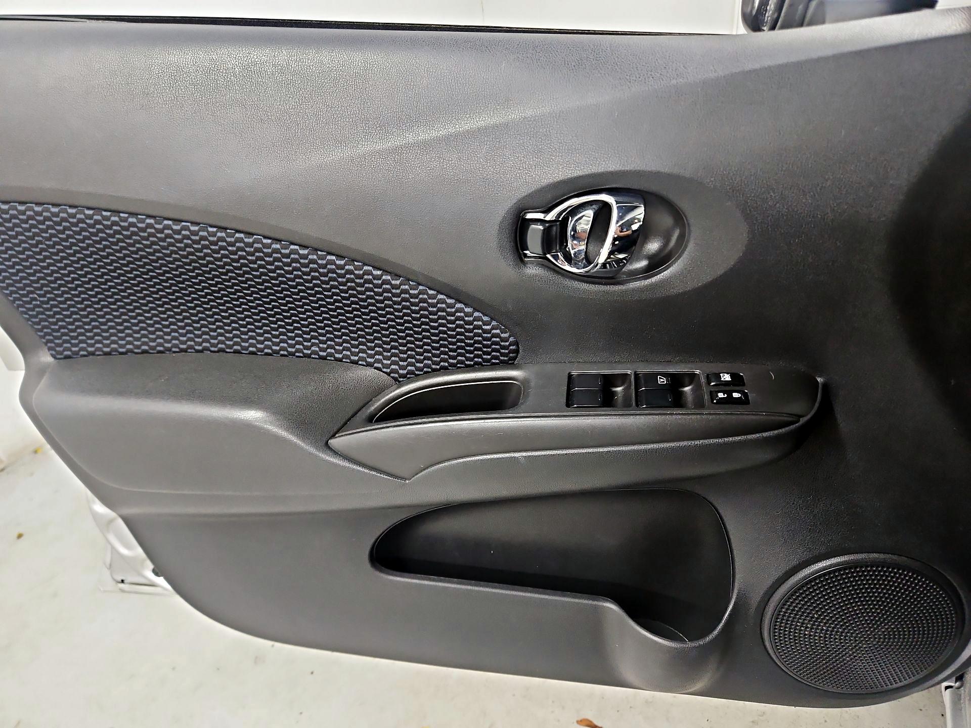 Thumbnail: 2016 Nissan Versa Note - 12