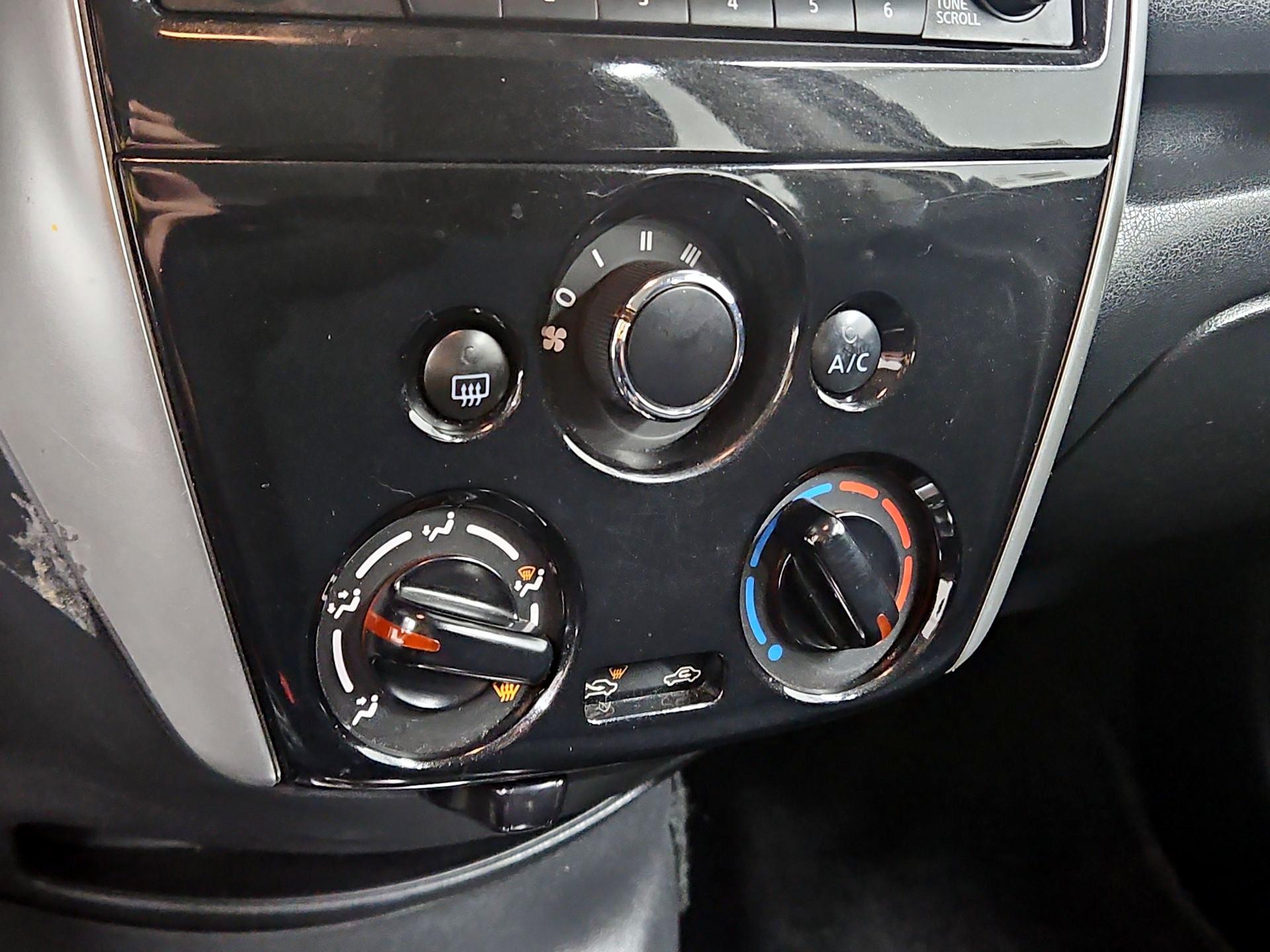 Thumbnail: 2016 Nissan Versa Note - 16