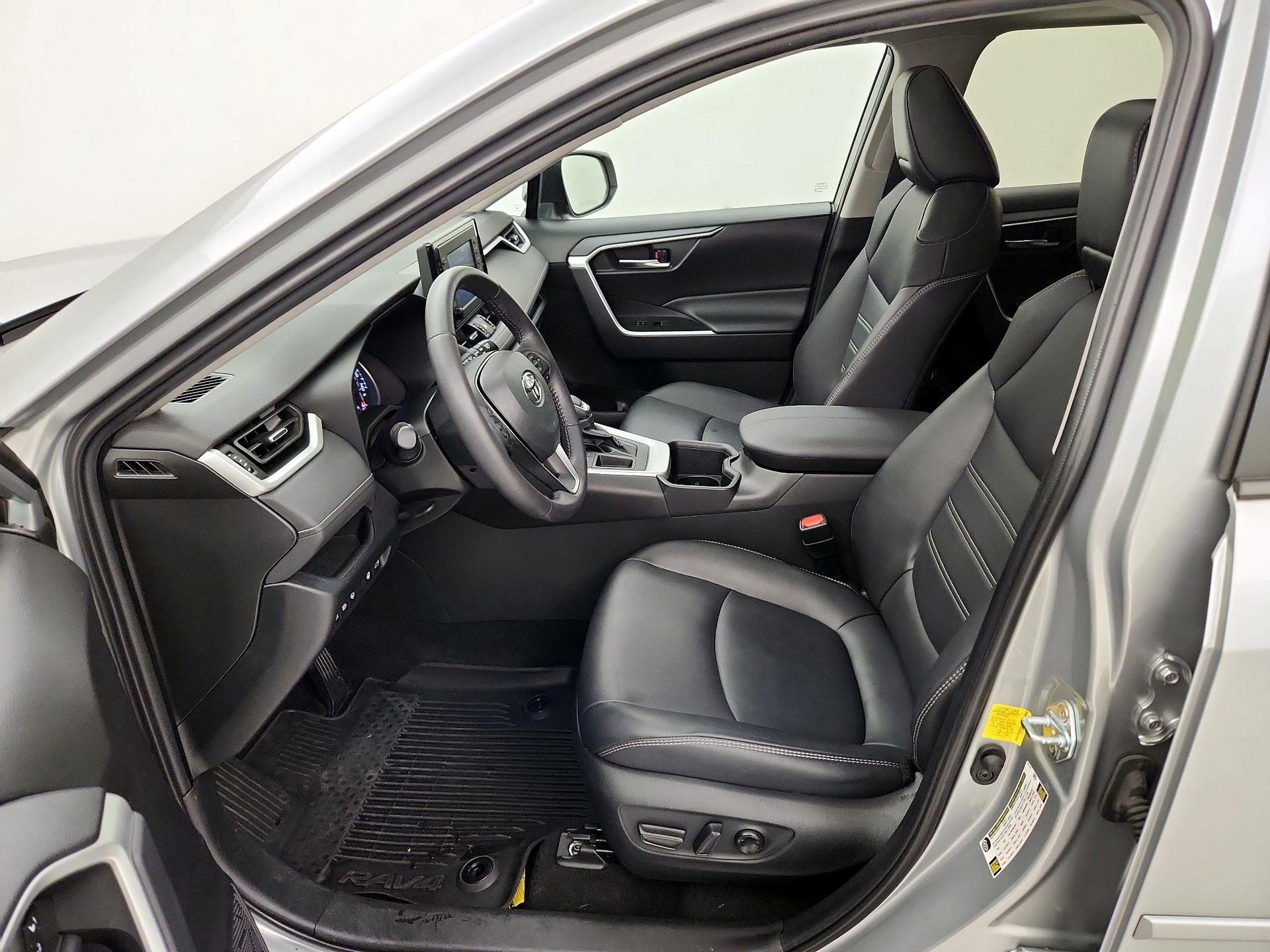 Thumbnail: 2022 Toyota RAV4 - 11