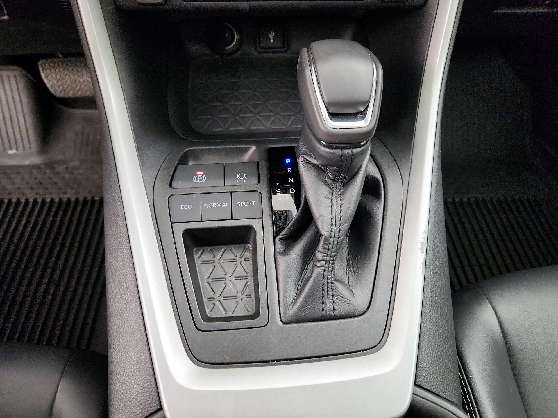 Thumbnail: 2022 Toyota RAV4 - 17