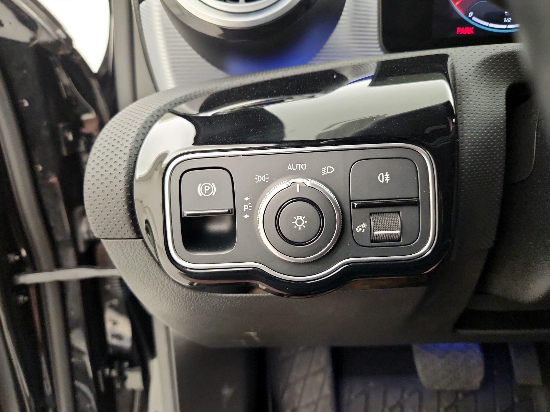 Thumbnail: 2022 Mercedes-Benz A-Class - 13