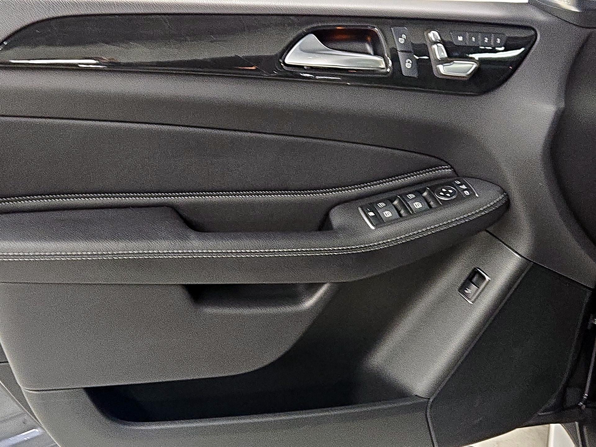 Thumbnail: 2016 Mercedes-Benz GLE - 12