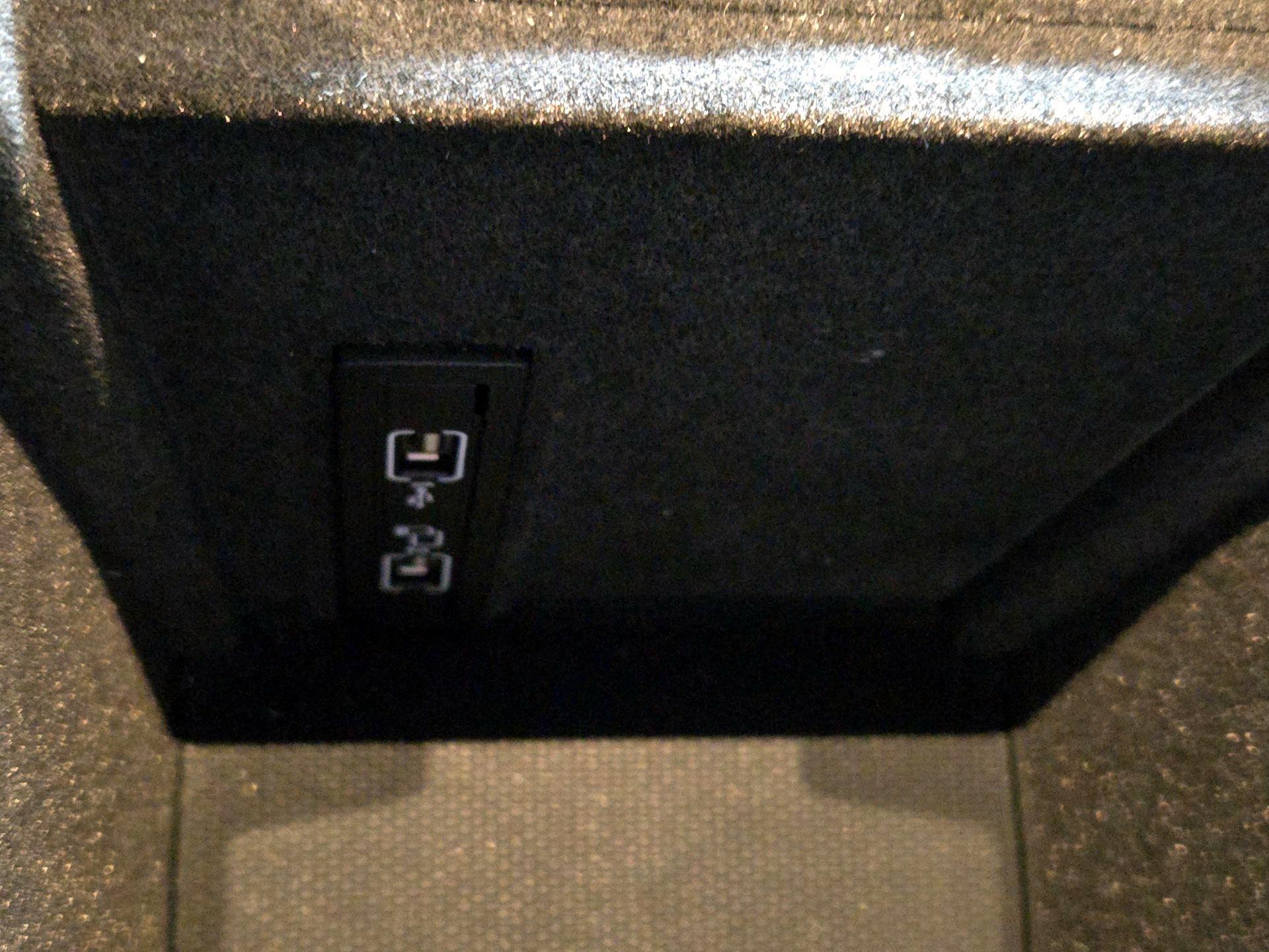 Thumbnail: 2016 Mercedes-Benz GLE - 19