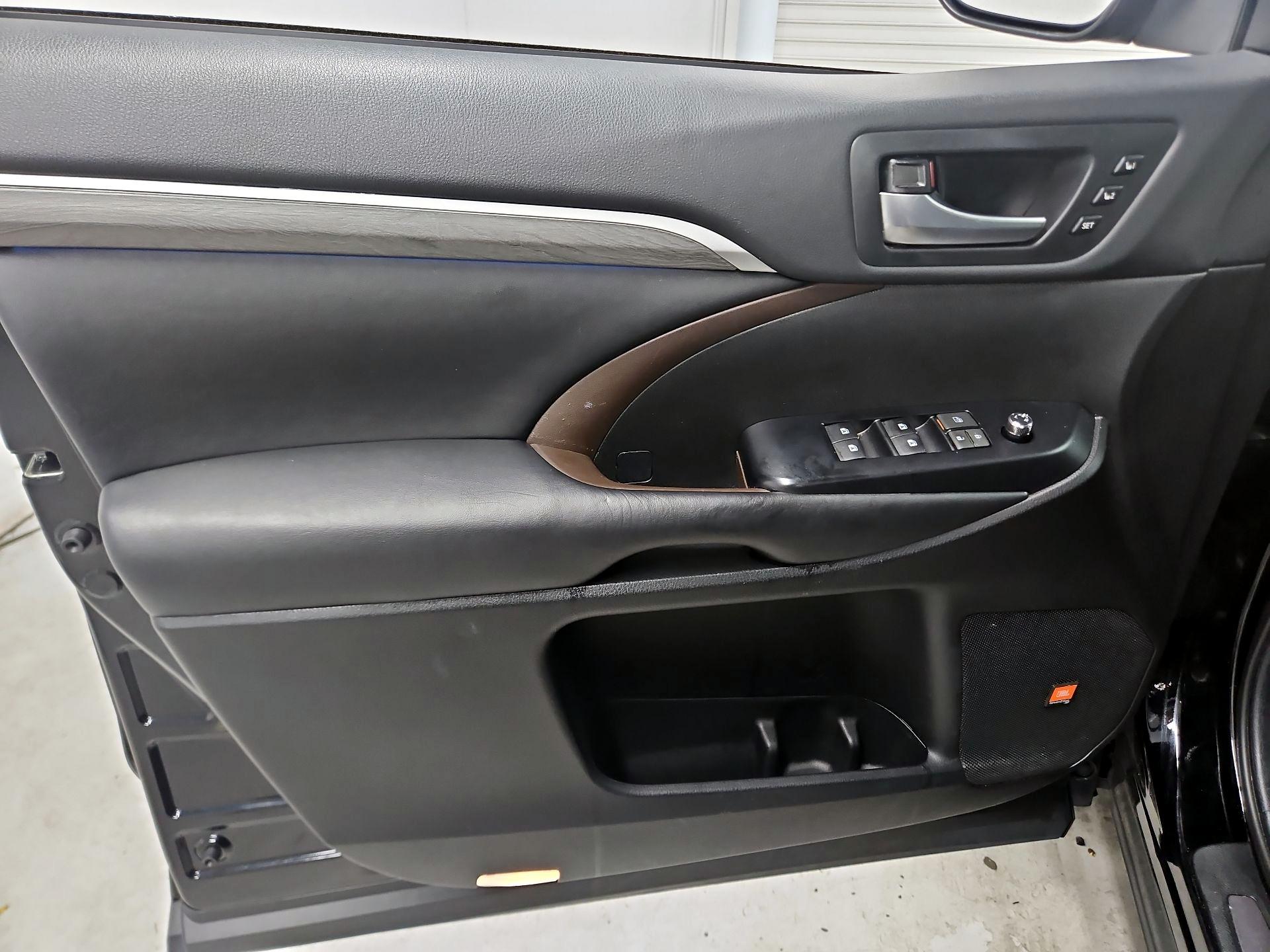 Thumbnail: 2018 Toyota Highlander - 12