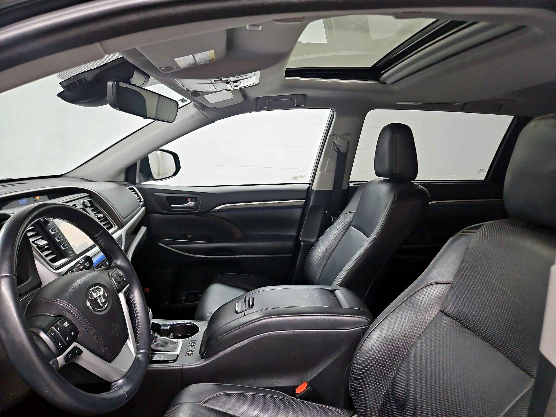 Thumbnail: 2018 Toyota Highlander - 20