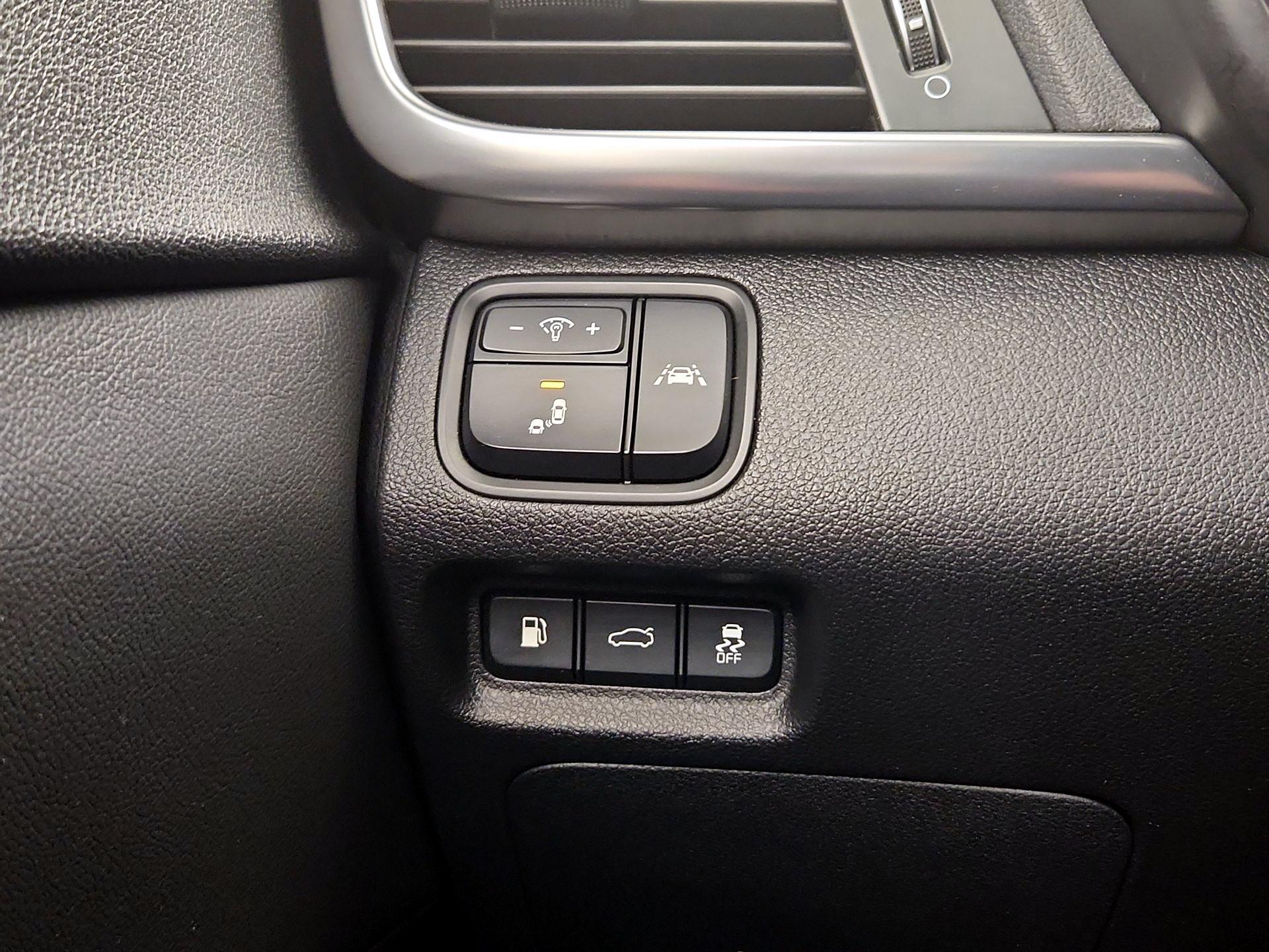 Thumbnail: 2016 Kia Optima - 13