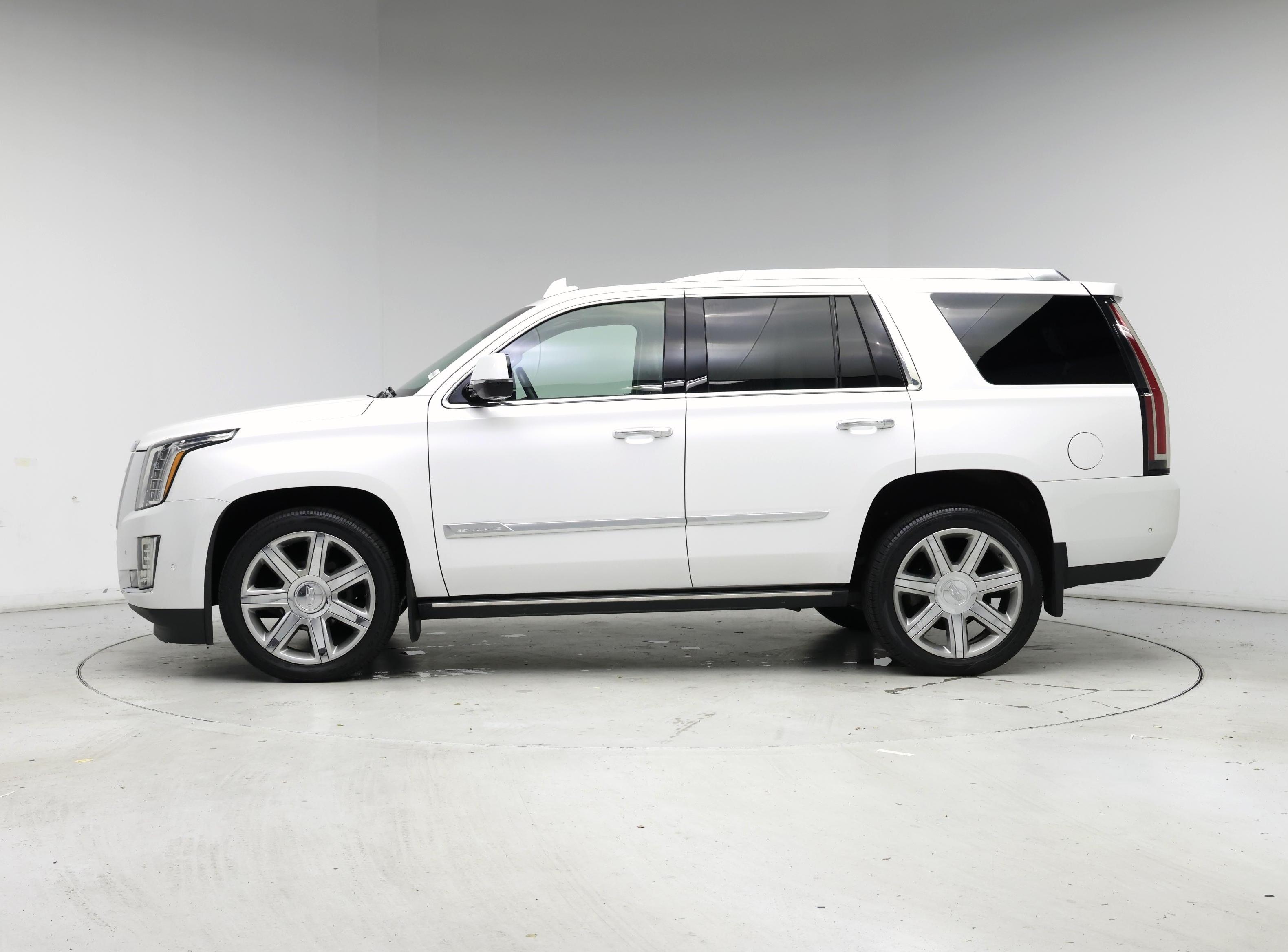 Thumbnail: 2019 Cadillac Escalade - 3