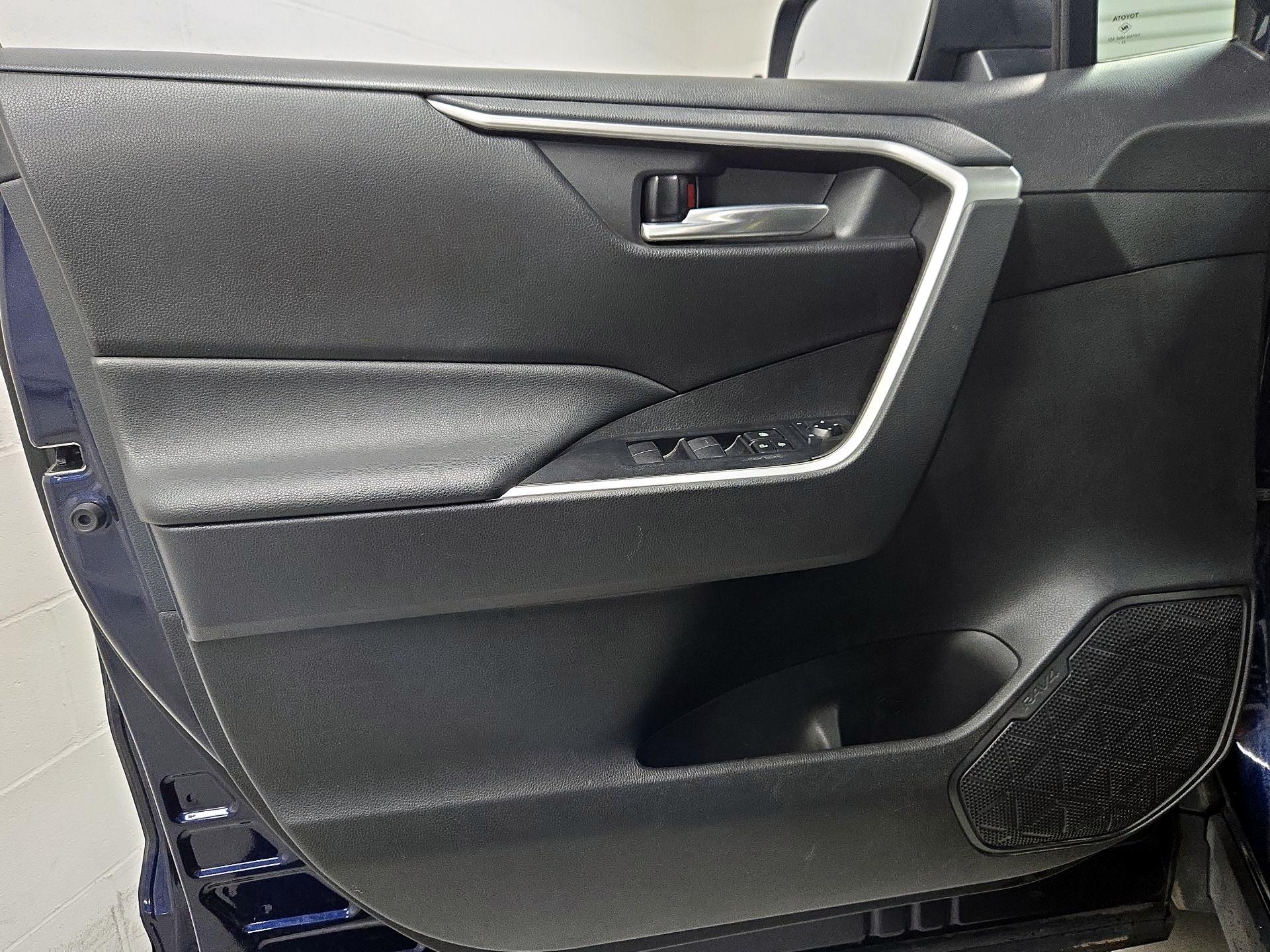 Thumbnail: 2021 Toyota RAV4 - 12