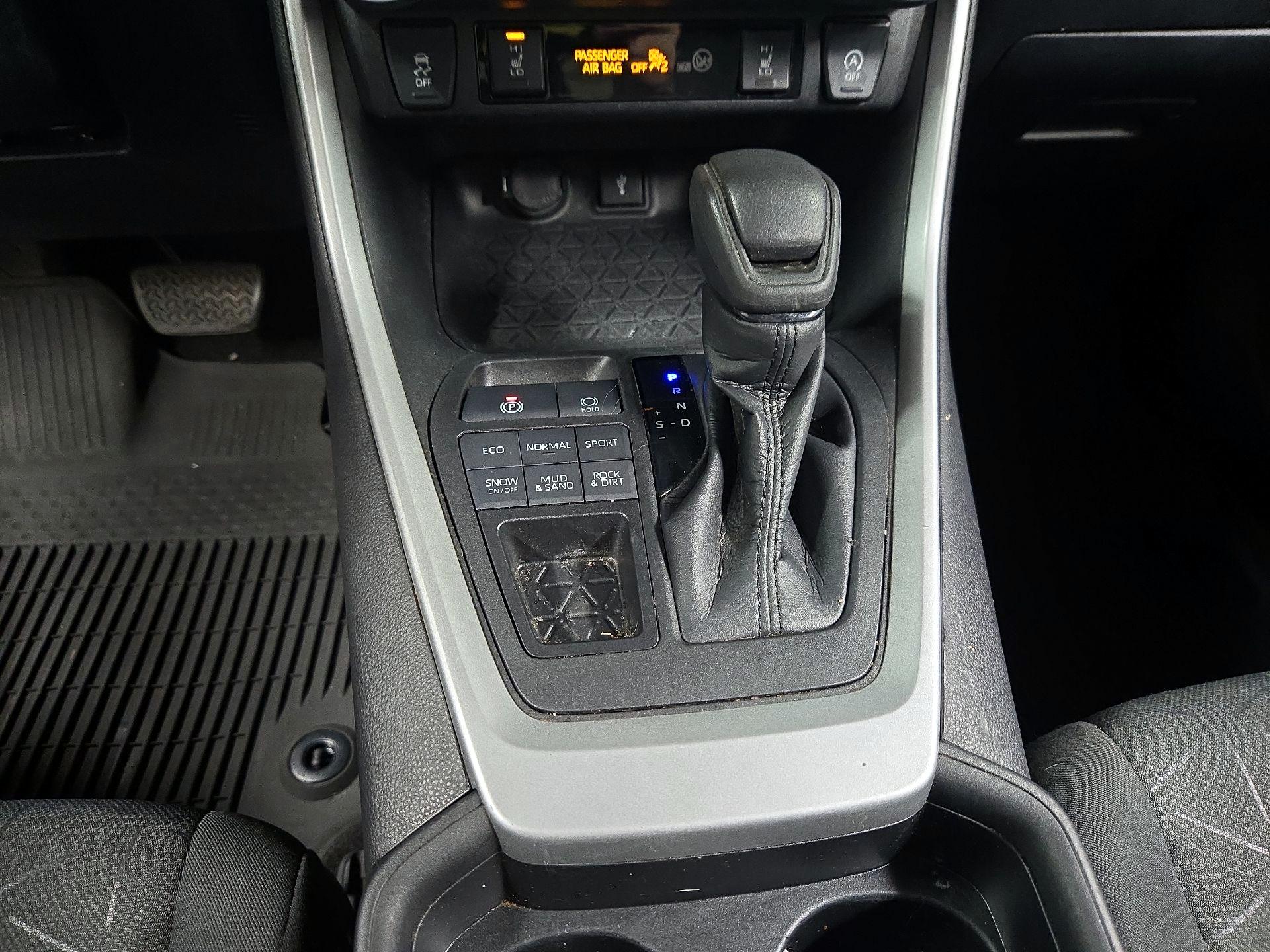 Thumbnail: 2021 Toyota RAV4 - 17