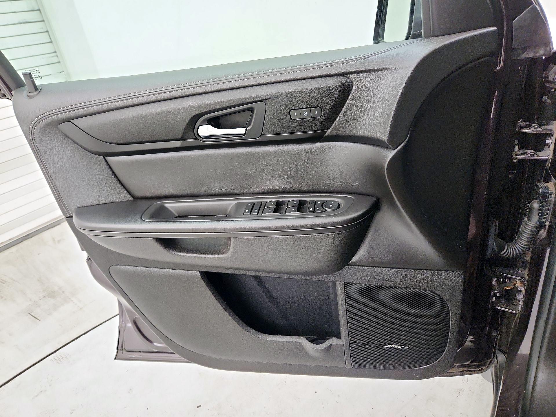 Thumbnail: 2016 Chevrolet Traverse - 12