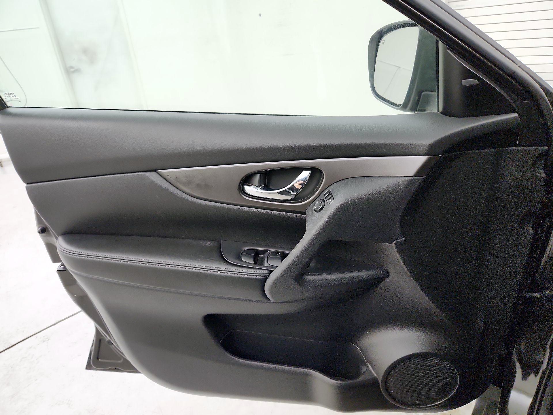 Thumbnail: 2015 Nissan Rogue - 12