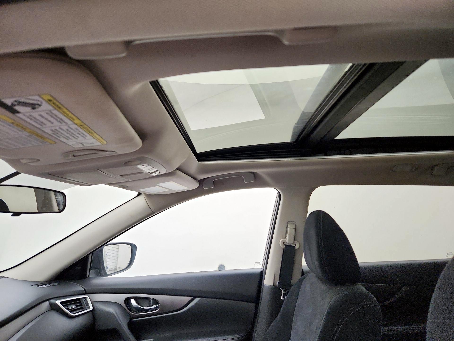 Thumbnail: 2015 Nissan Rogue - 20