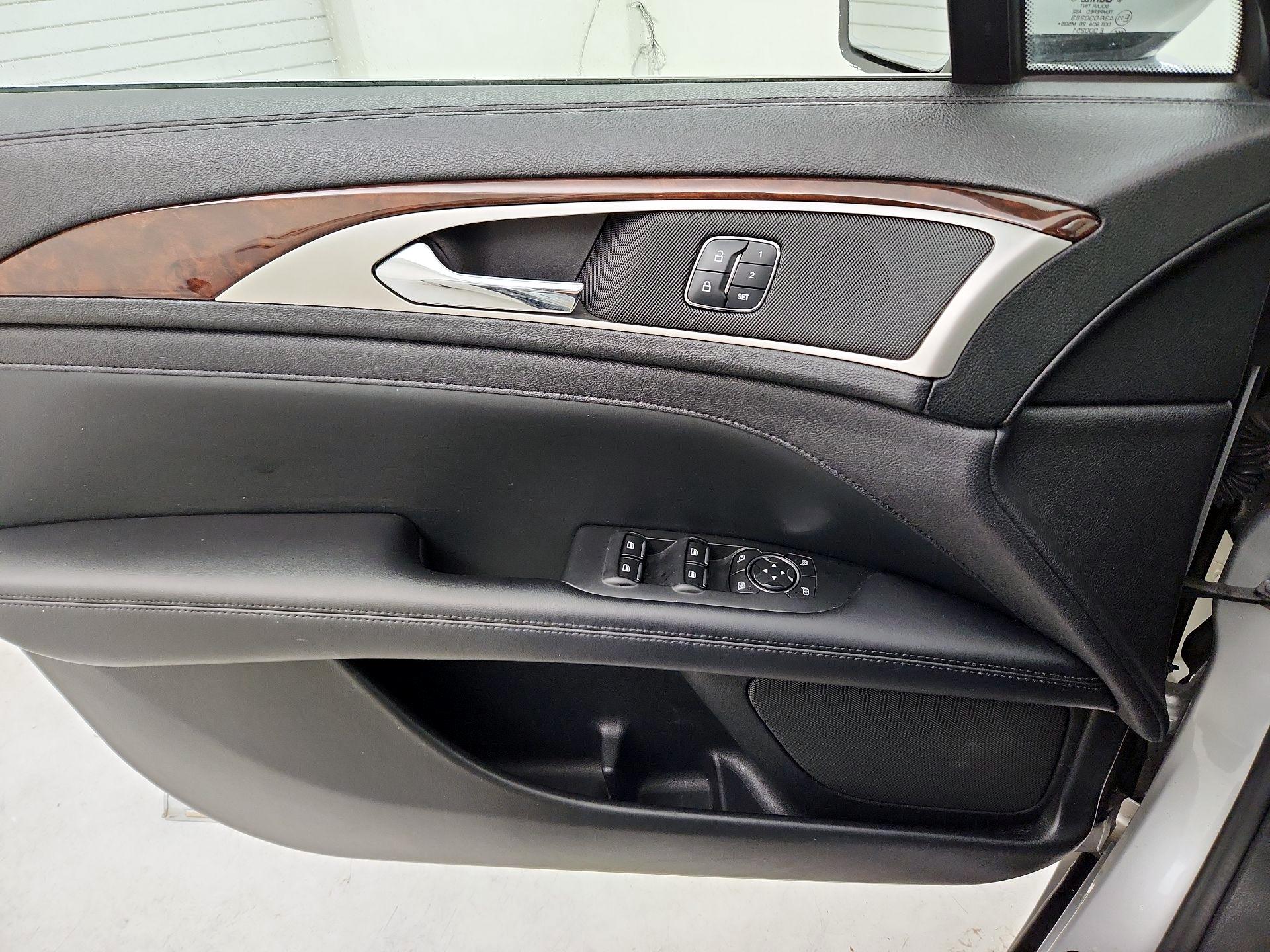 Thumbnail: 2017 Lincoln MKZ - 12