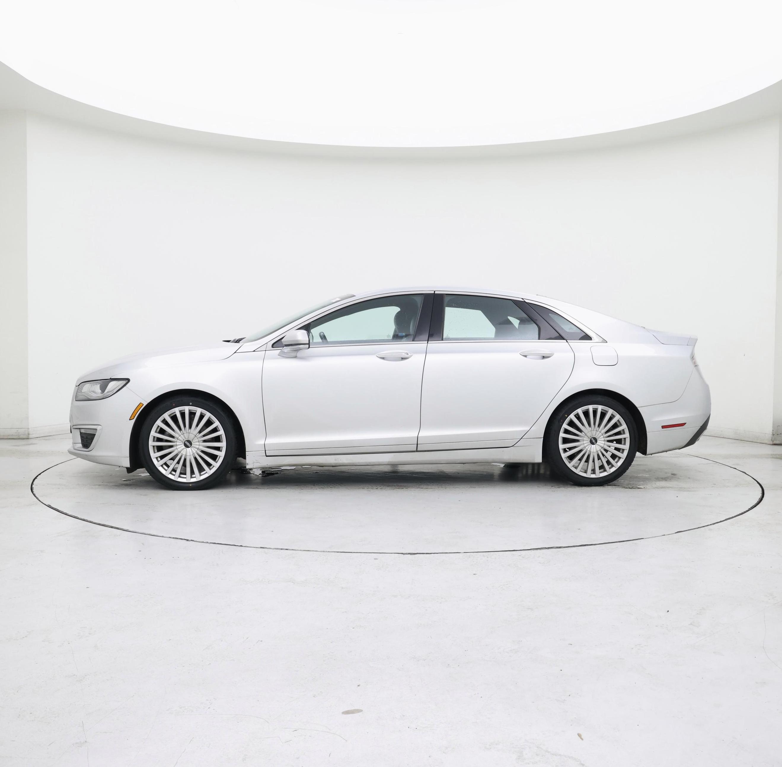 Thumbnail: 2017 Lincoln MKZ - 3