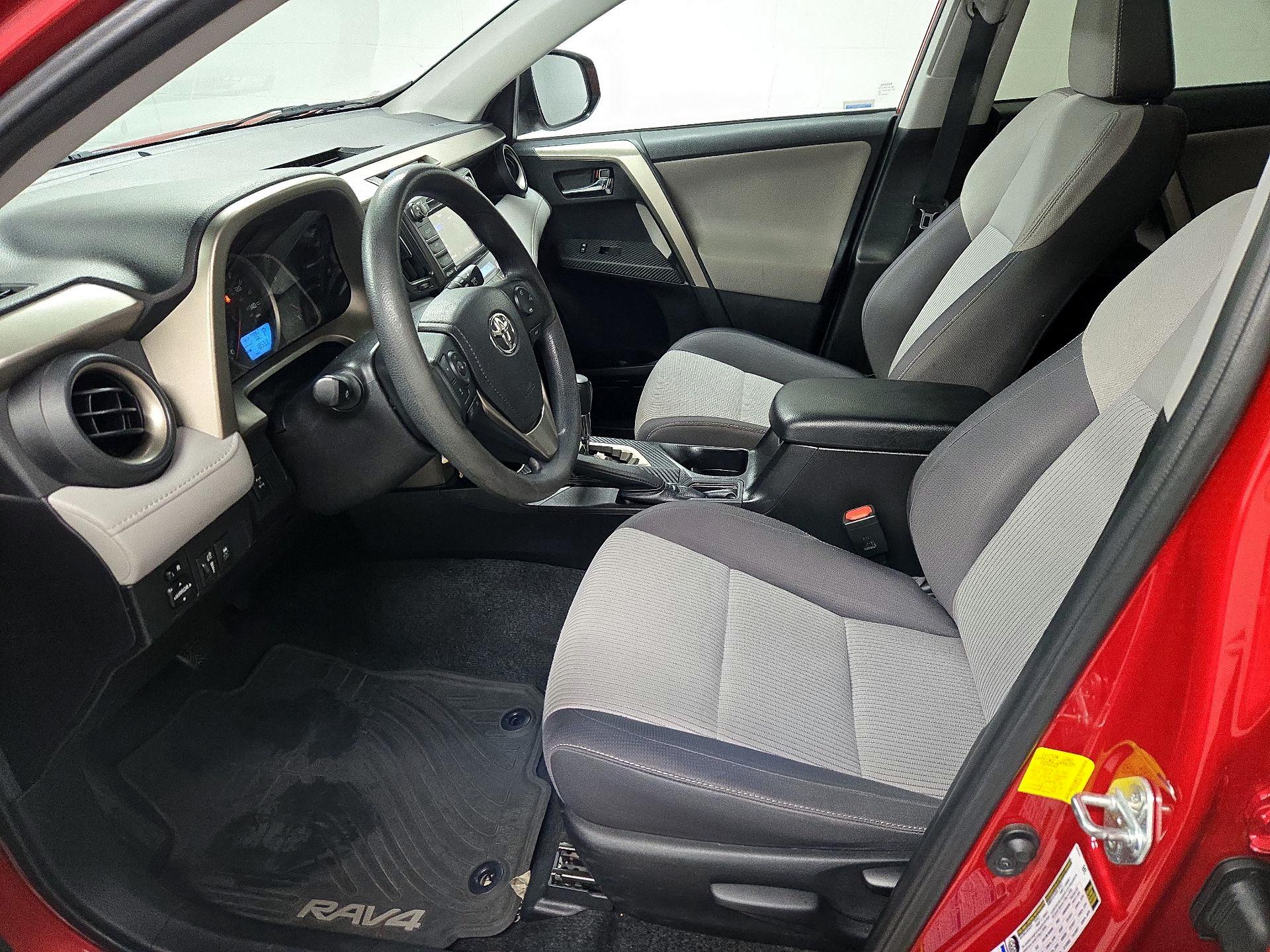 Thumbnail: 2014 Toyota RAV4 - 11