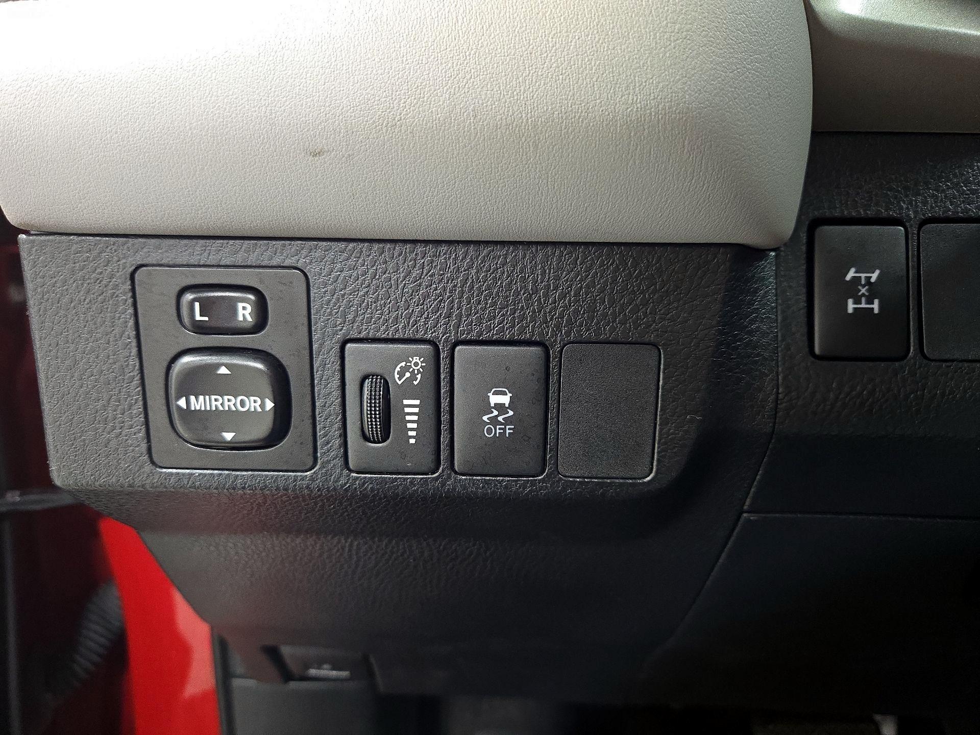 Thumbnail: 2014 Toyota RAV4 - 13