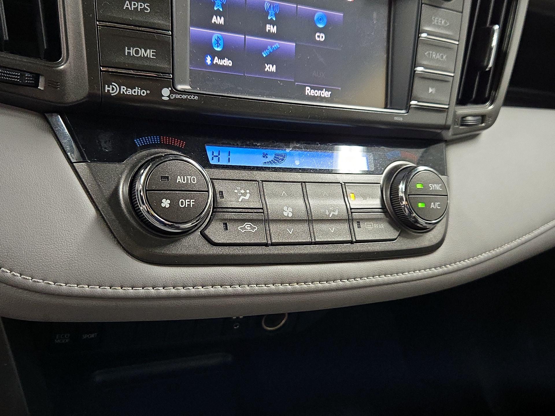 Thumbnail: 2014 Toyota RAV4 - 16