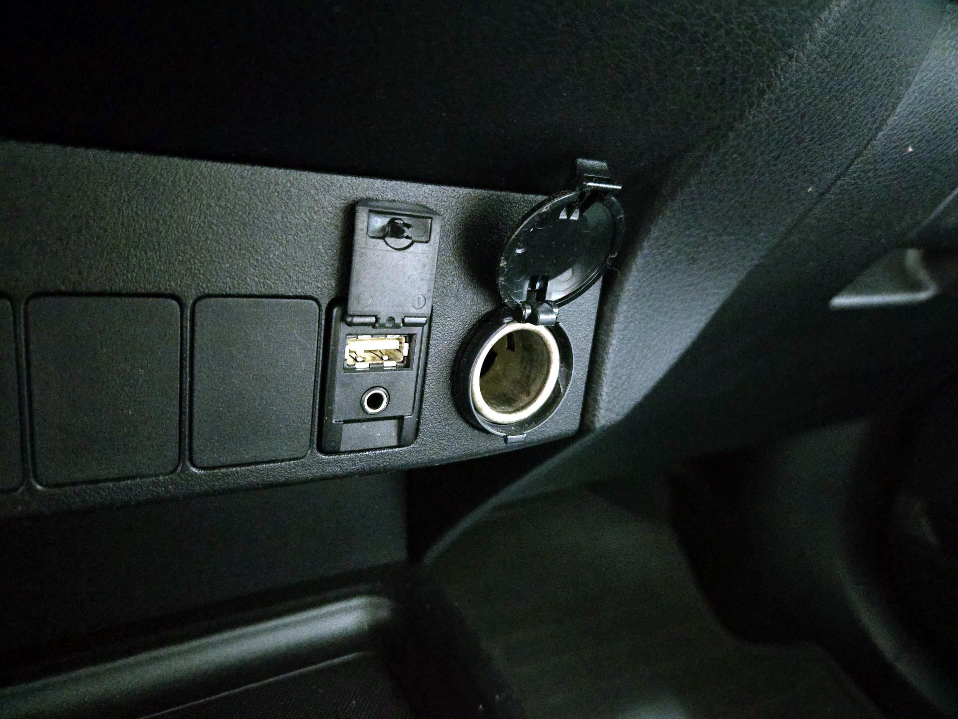 Thumbnail: 2014 Toyota RAV4 - 18