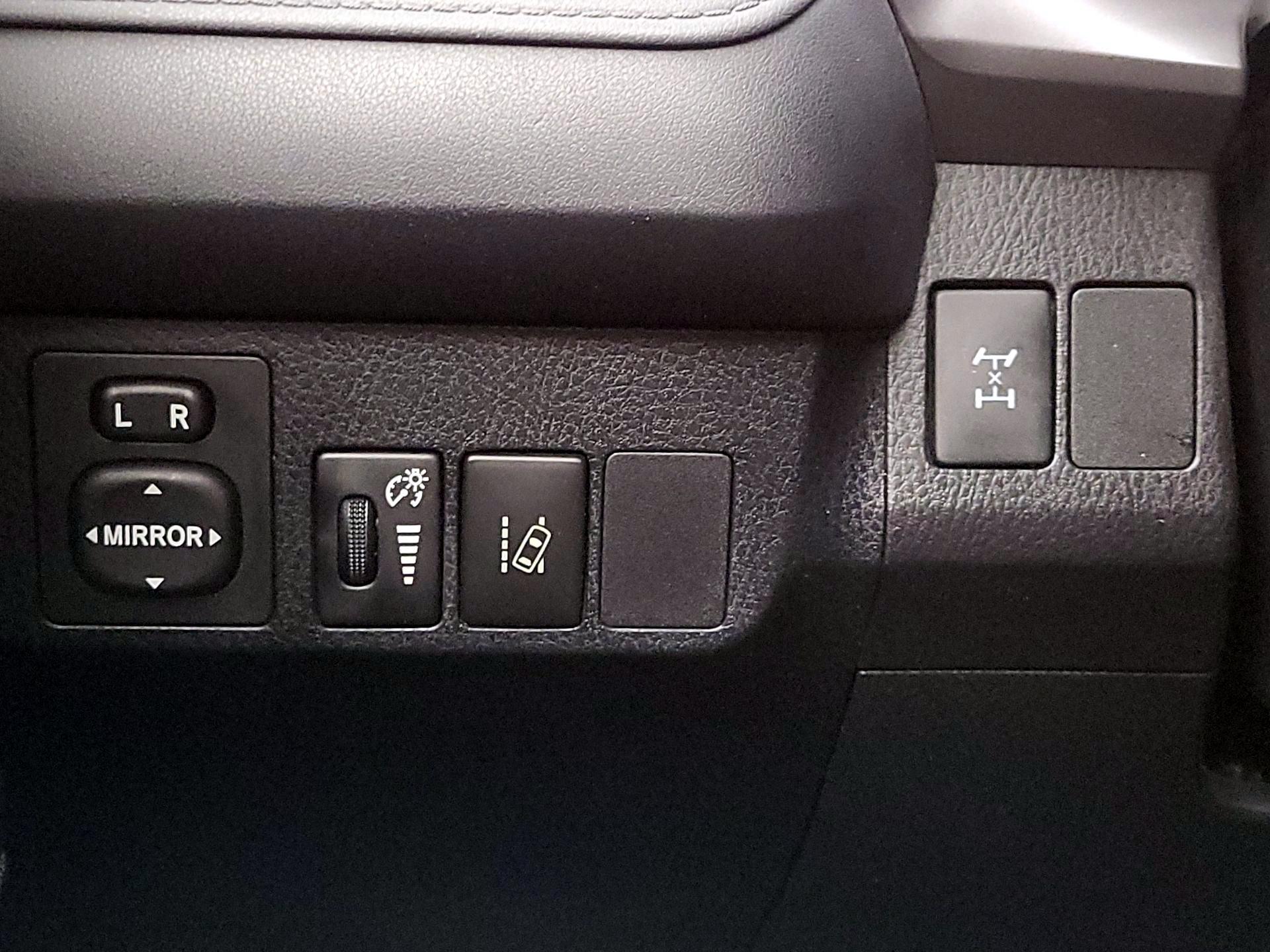 Thumbnail: 2017 Toyota RAV4 - 13