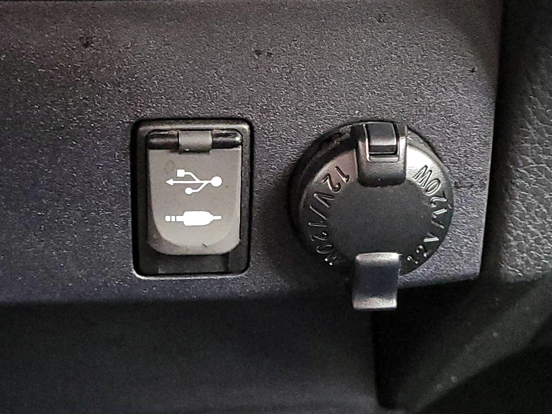 Thumbnail: 2017 Toyota RAV4 - 18