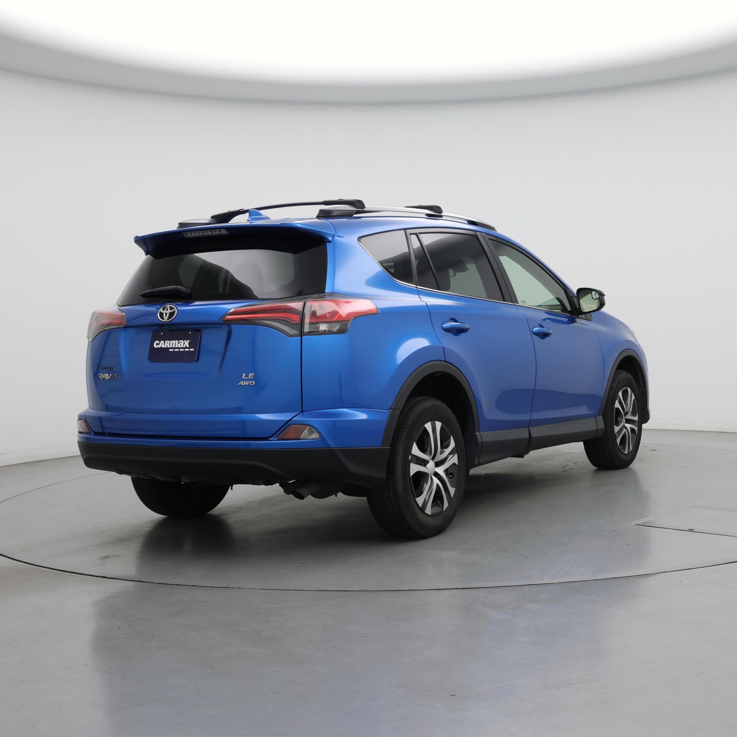 Thumbnail: 2017 Toyota RAV4 - 8