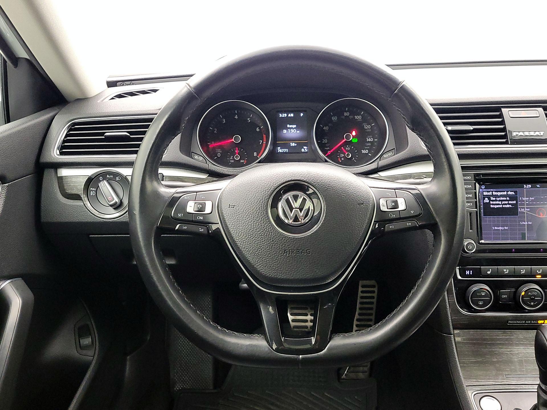 Thumbnail: 2018 Volkswagen Passat - 10