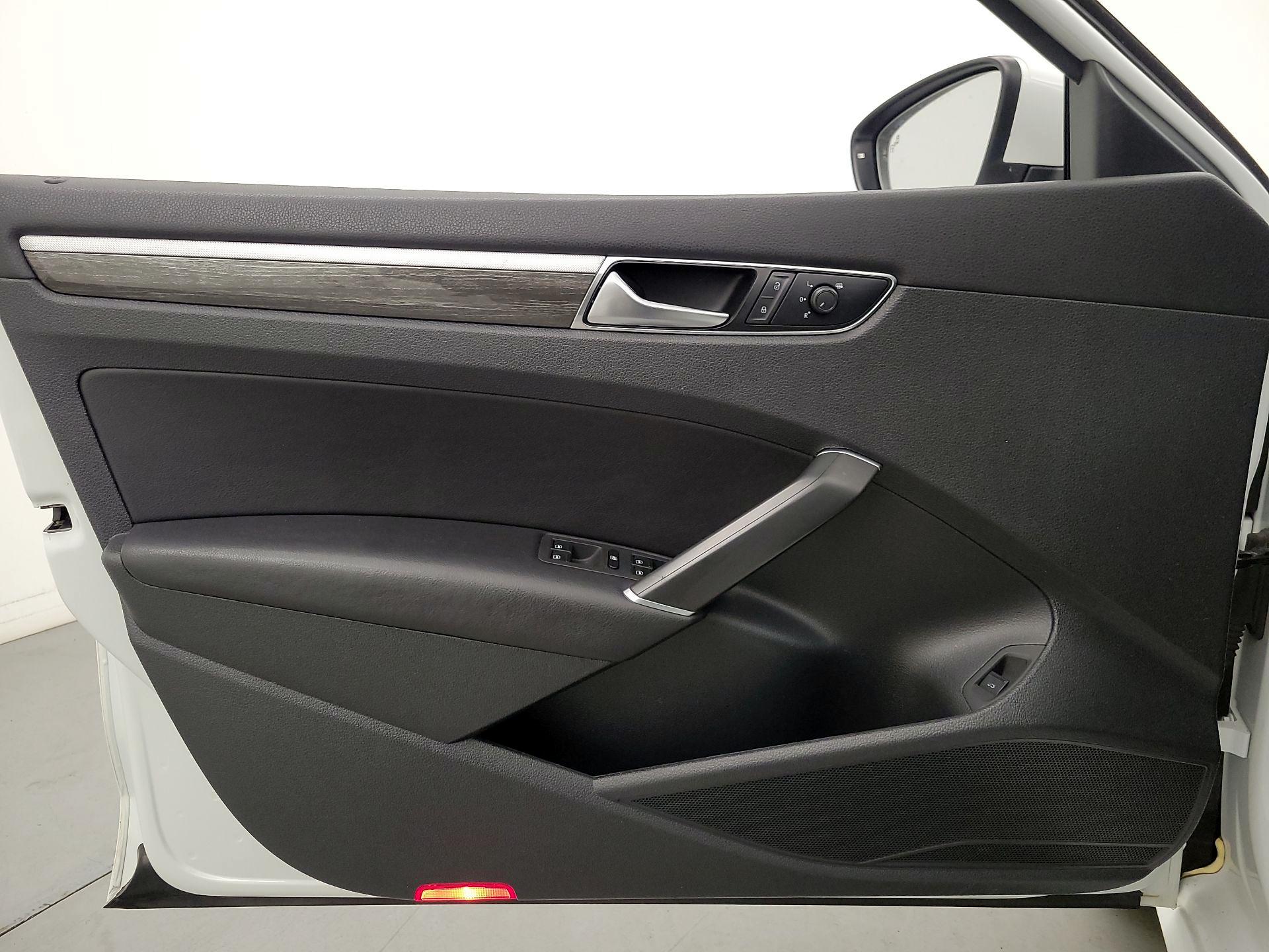 Thumbnail: 2018 Volkswagen Passat - 12