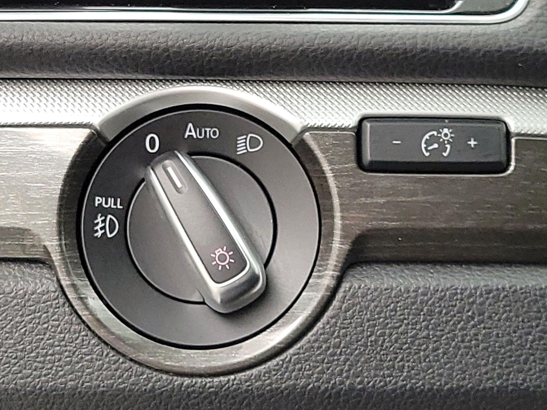 Thumbnail: 2018 Volkswagen Passat - 13