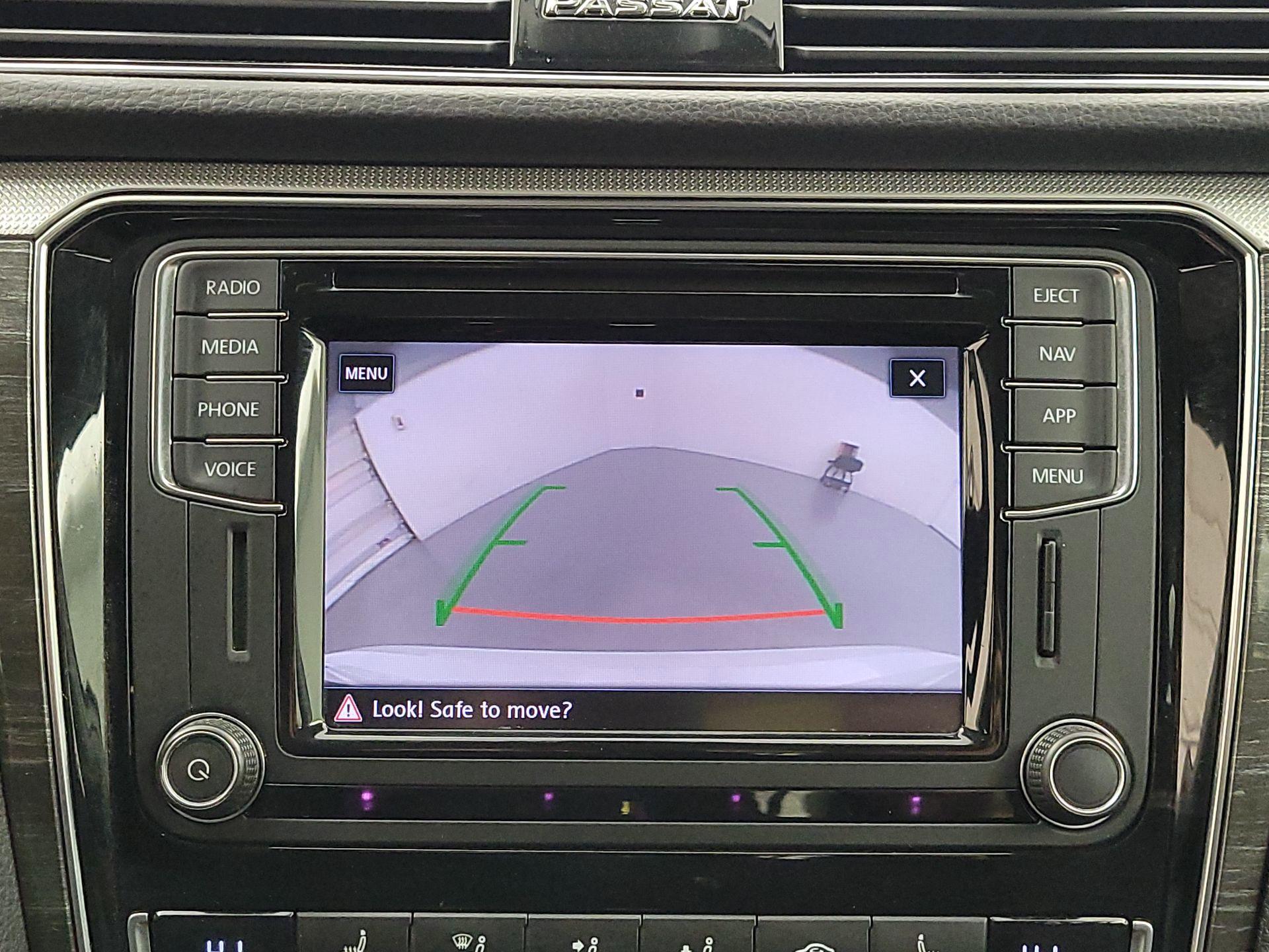 Thumbnail: 2018 Volkswagen Passat - 15