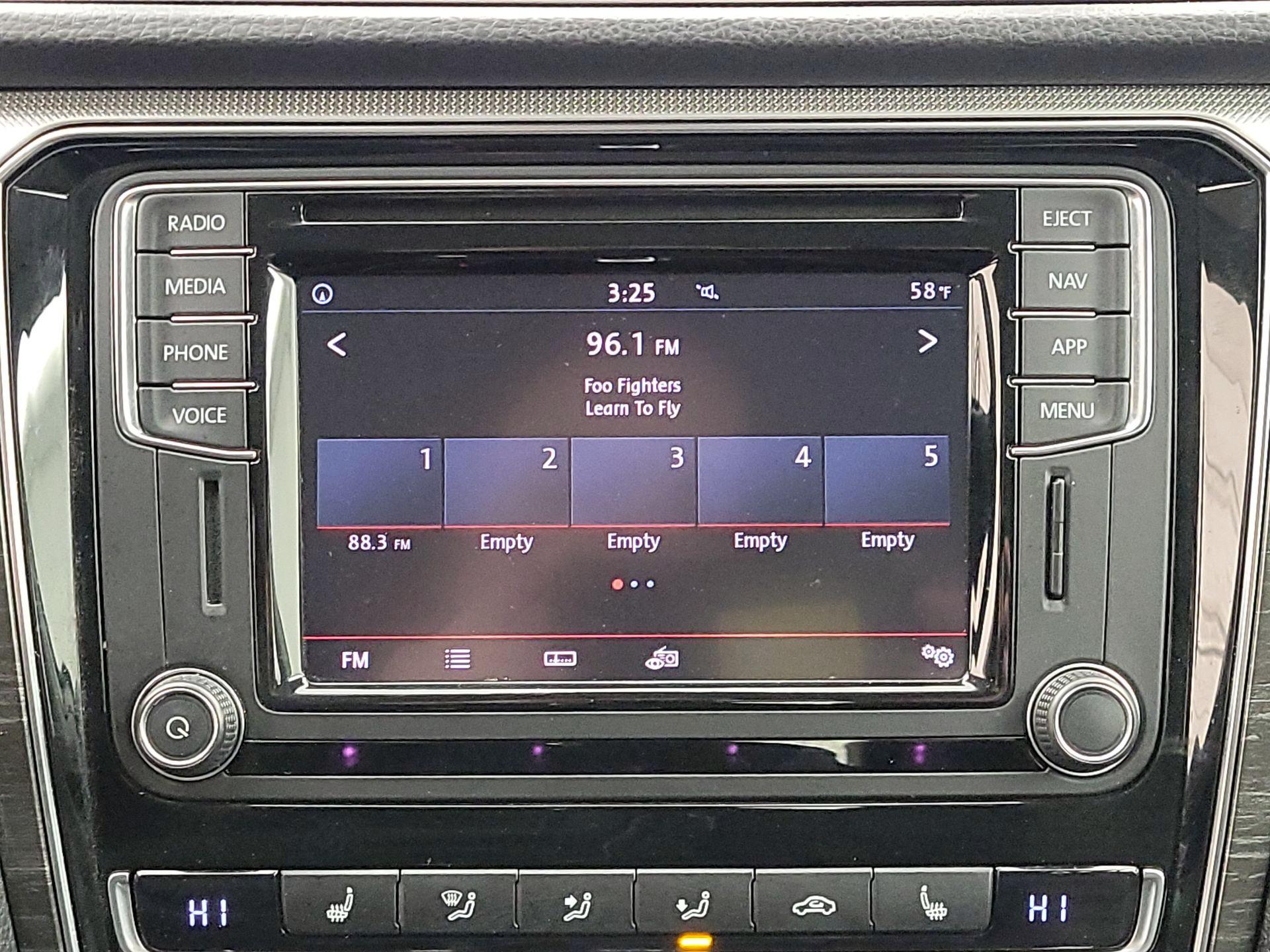 Thumbnail: 2018 Volkswagen Passat - 16