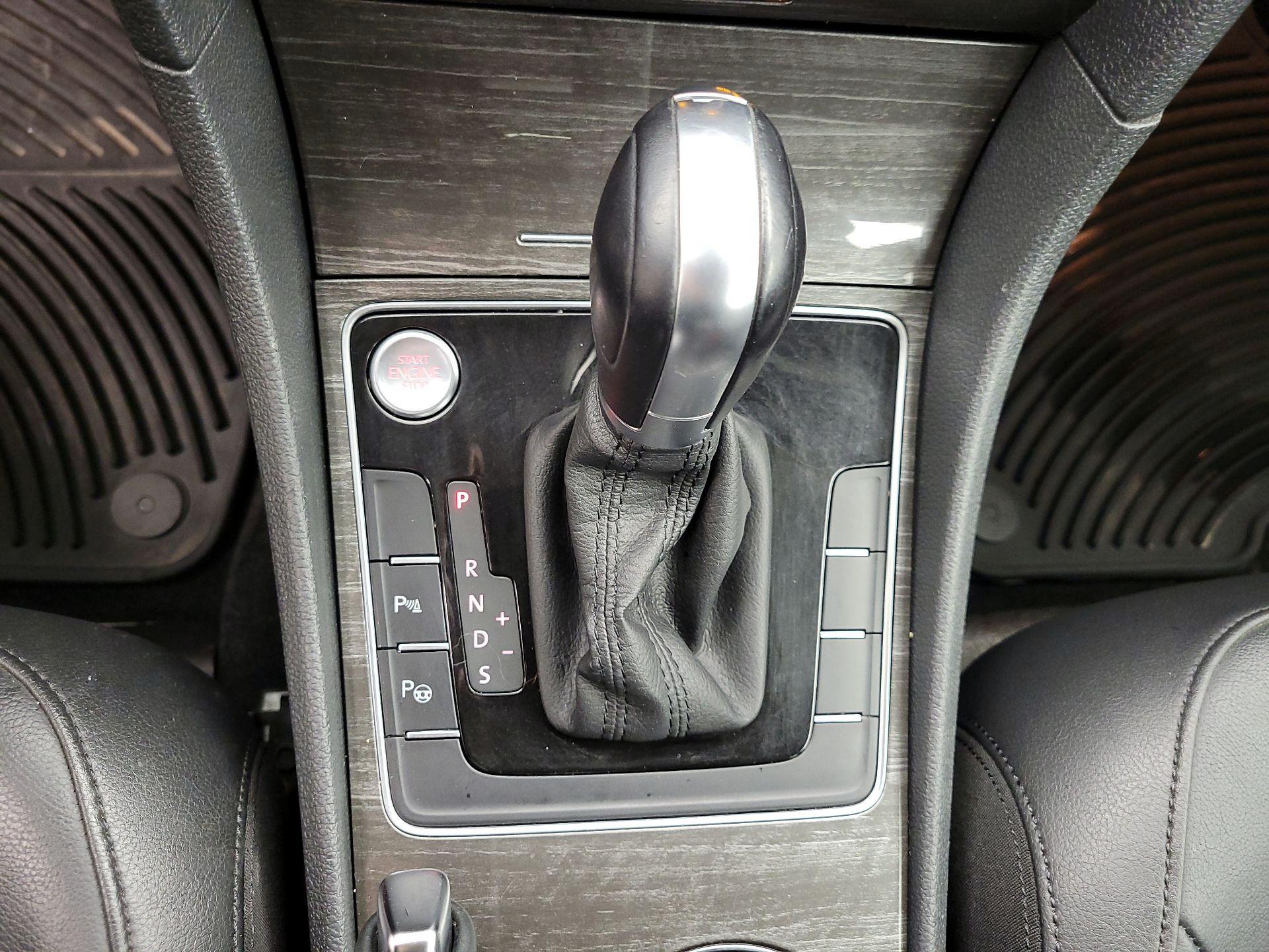 Thumbnail: 2018 Volkswagen Passat - 18